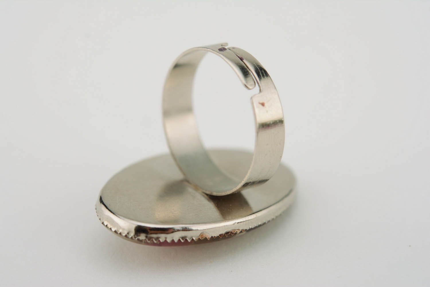 Ovaler Ring aus Epoxidharz foto 5