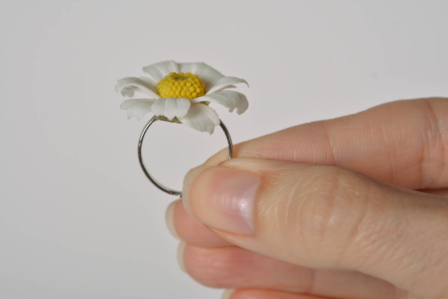 Beautiful women's homemade polymer clay flower ring White Daisy photo 2