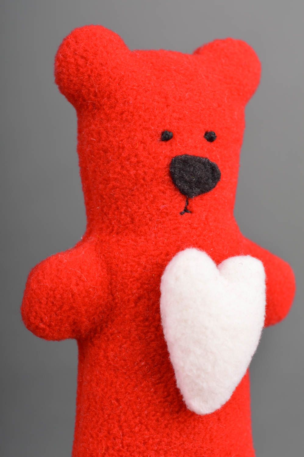 Rotes schönes Kuscheltier Bär aus Fleece mit Herzen schön klein handgemacht foto 2