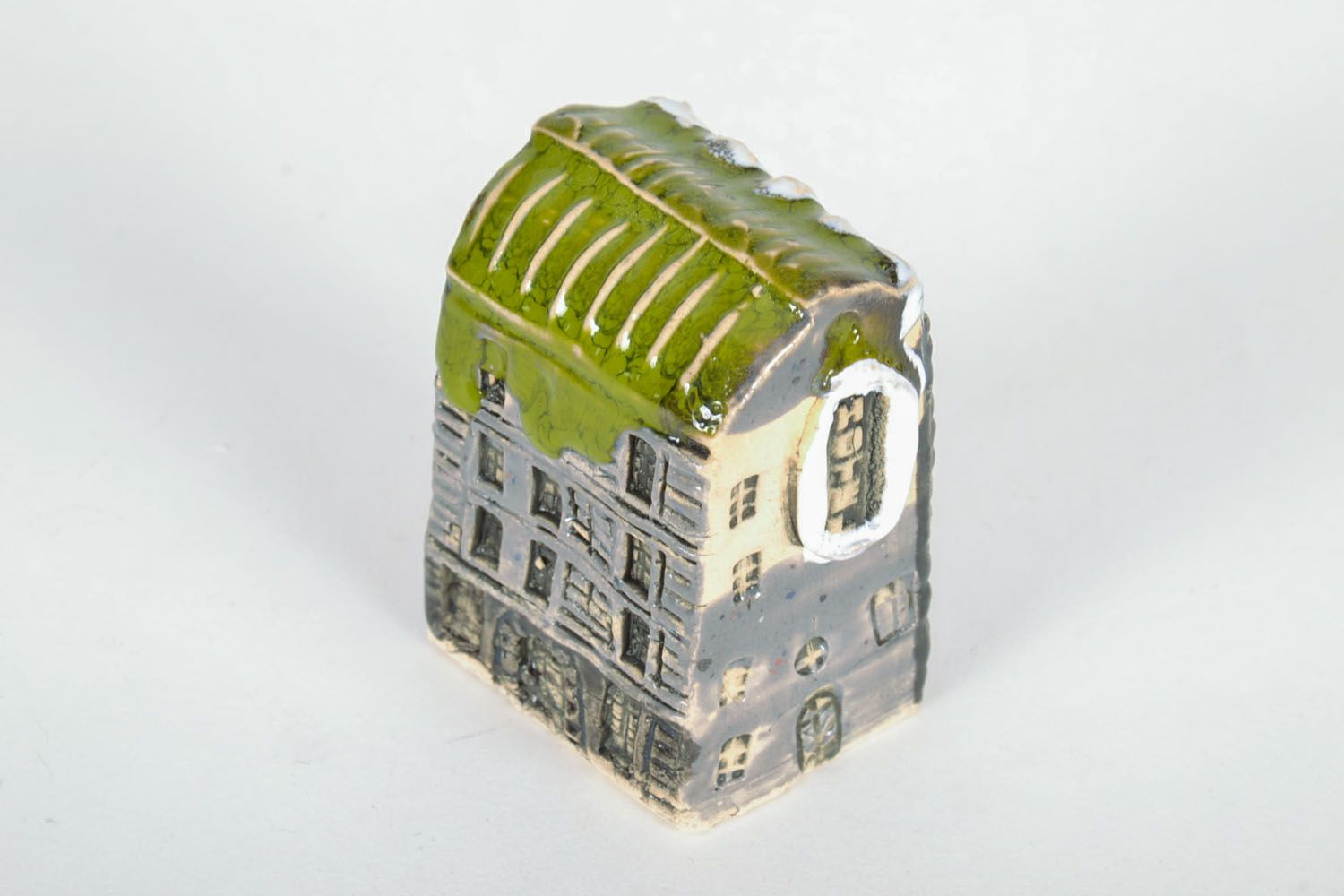 Maisonnette miniature céramique décorative faite main Maison avec toit vert photo 3
