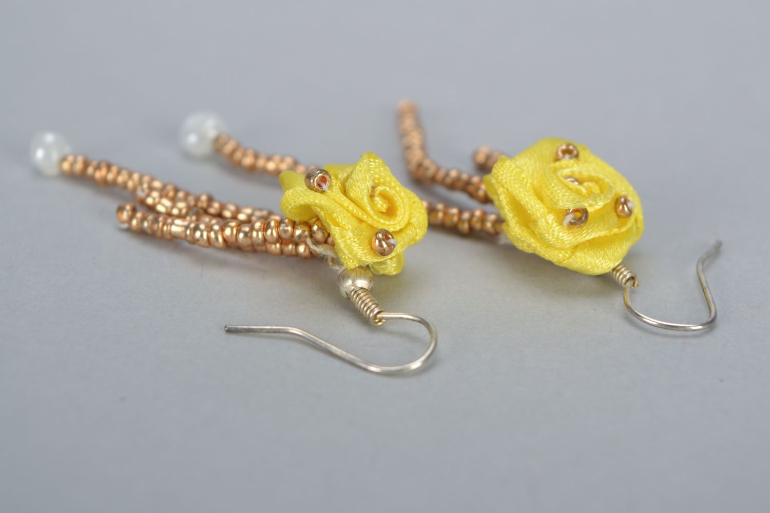 Длинные серьги из бисера и ткани Желтые розы фото 5