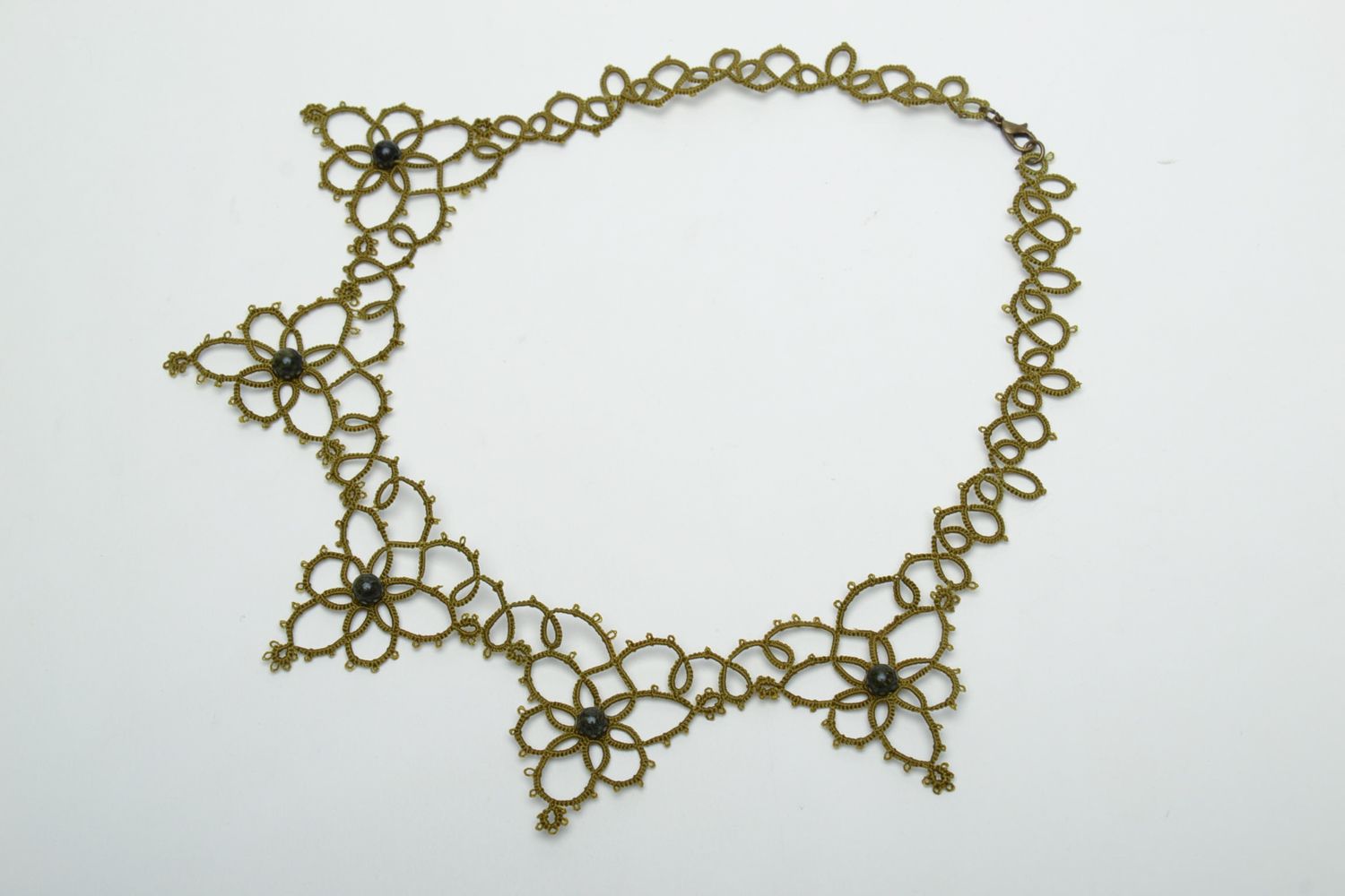 Tender green tatting necklace photo 2