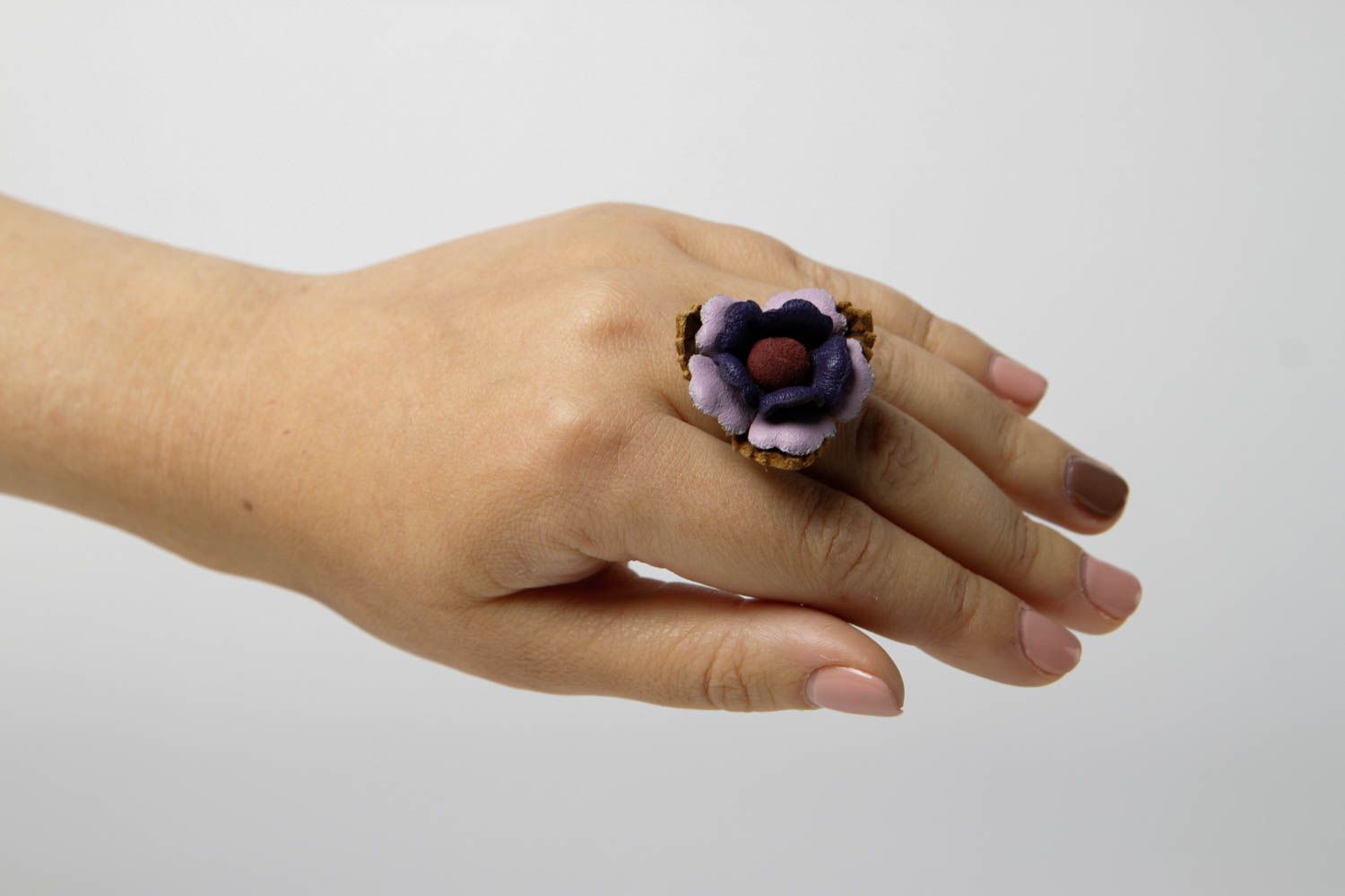 Кольцо из кожи кольцо ручной работы с цветком украшение из кожи женское фото 2