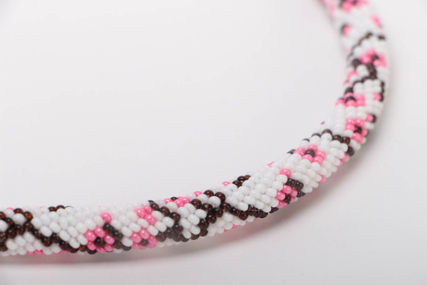 Collier spirale en perles de rocaille tchèques blanc à motif floral fait main photo 3