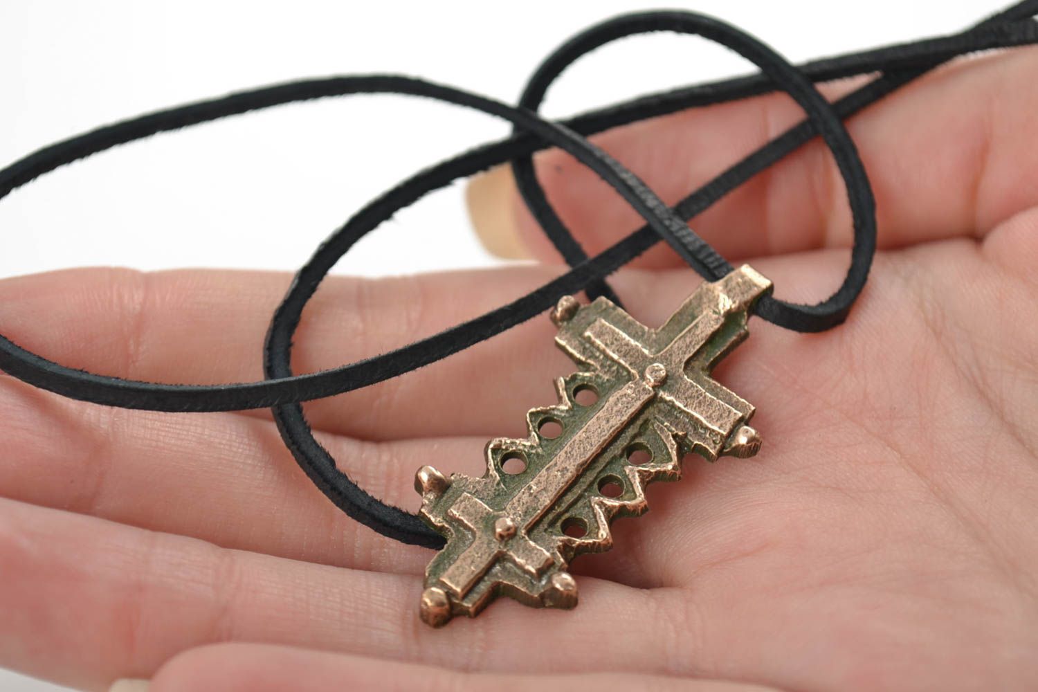 Нательный крест без распятия на черном длинном шнурке бронзовый ручной работы фото 2