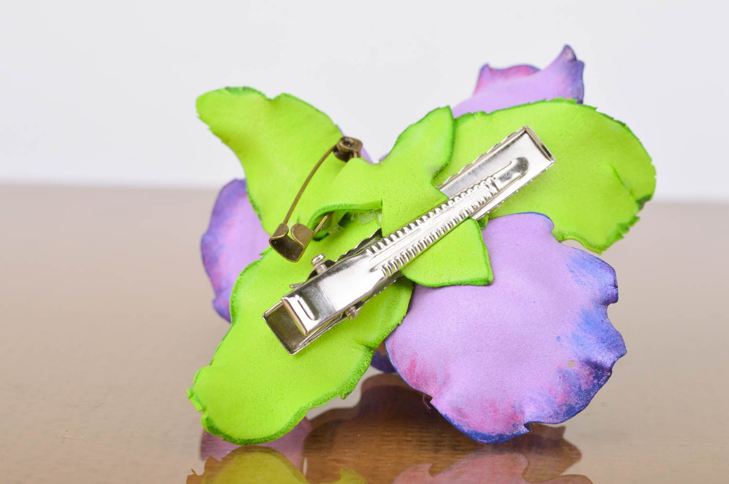 Broche artesanal de goma EVA con forma de orquídea violeta con cuentas foto 5