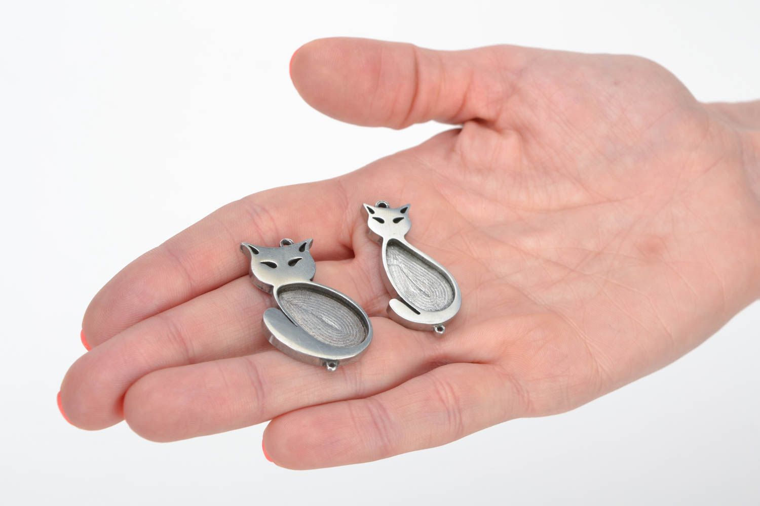 Beautiful handmade paired metal blank pendants set 2 pieces Cats photo 2