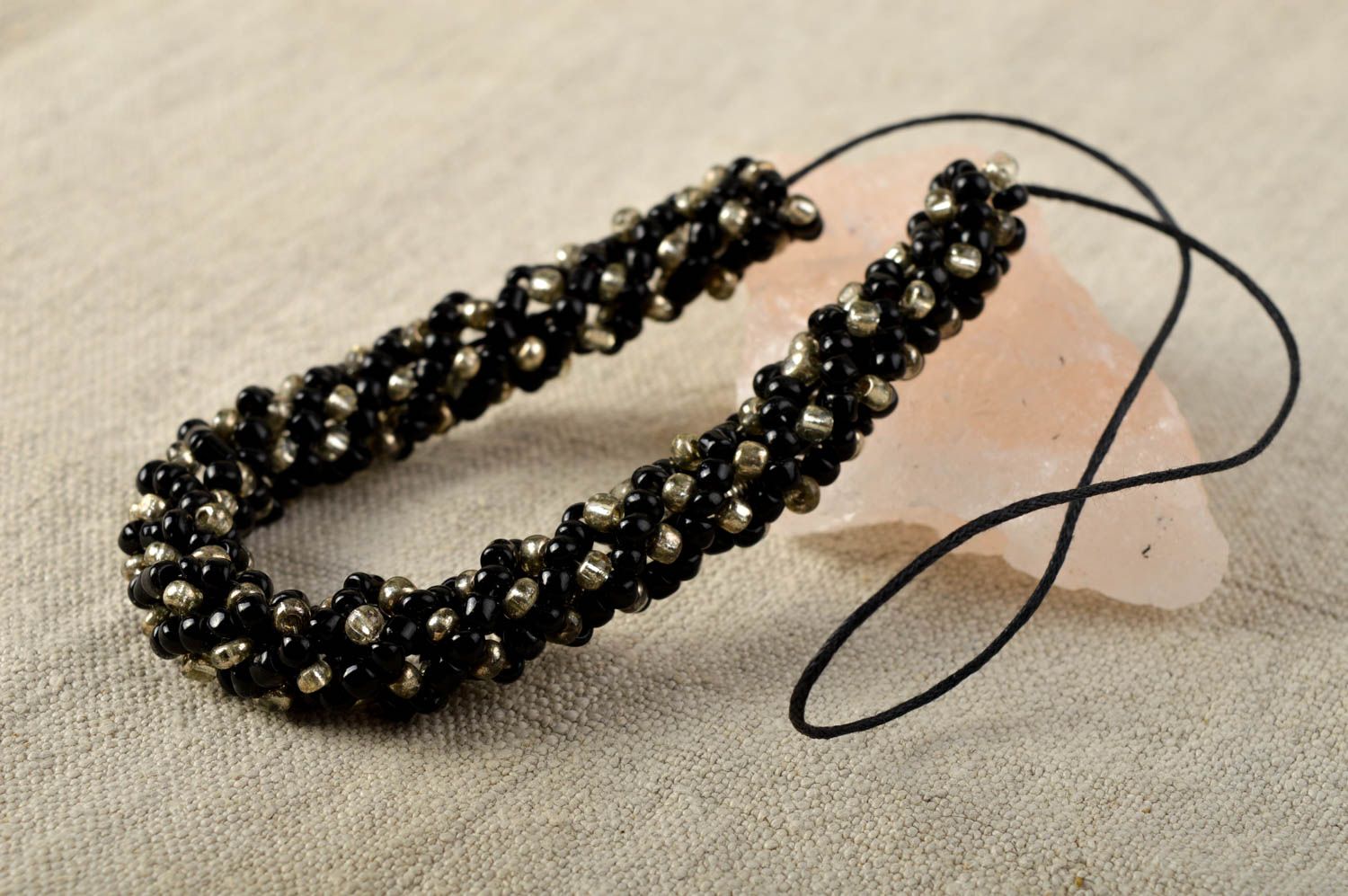 Collier en perles de rocaille Bijou fait main noir design Cadeau pour femme photo 1