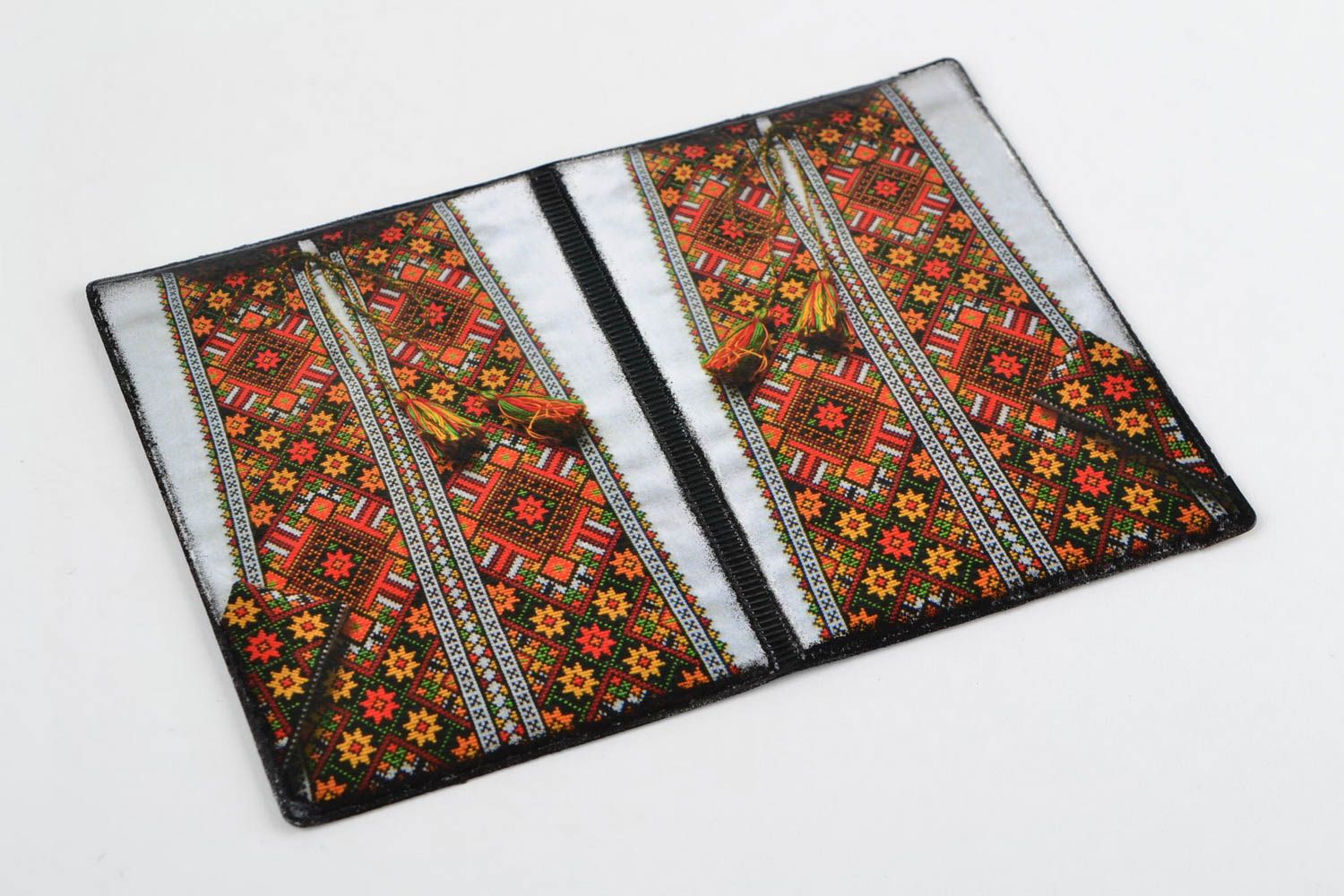 Grelle künstlerische handgemachte Decoupage Passhülle aus Kunstleder Stickerei foto 3