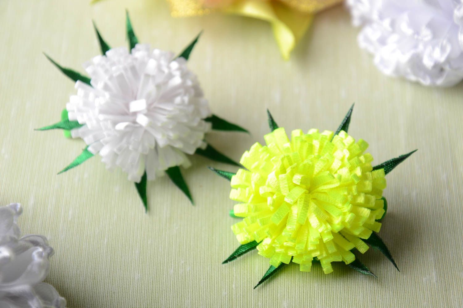 Handmade small hair clips cute accessories white and yellow hair clips 2 pieces photo 1