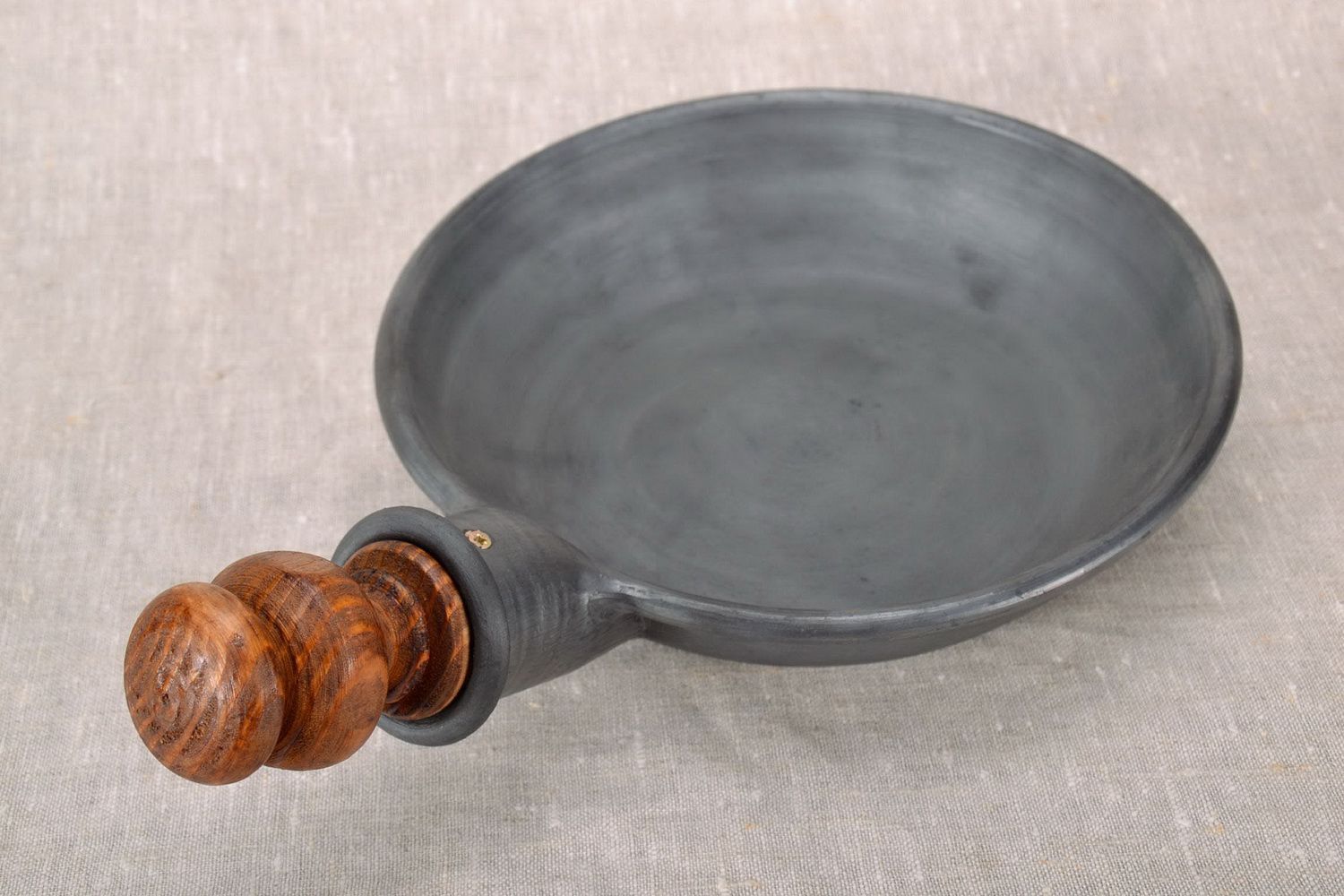Ceramic frying pan with wooden handle photo 4