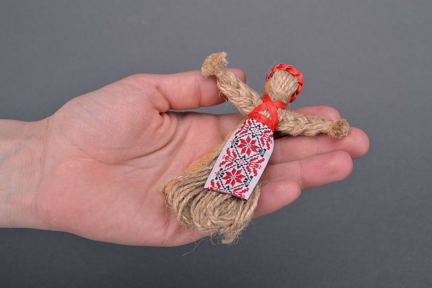 Bambola etnica di stoffa fatta a mano amuleto talismano giocattolo slavo foto 5