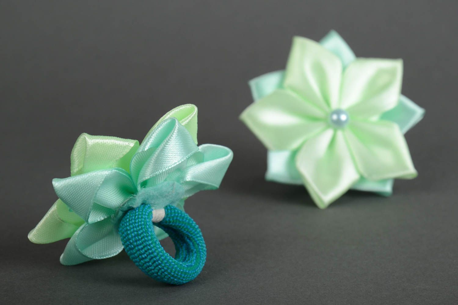 Set of 2 handmade small hair ties with kanzashi flowers of mint color with beads photo 3