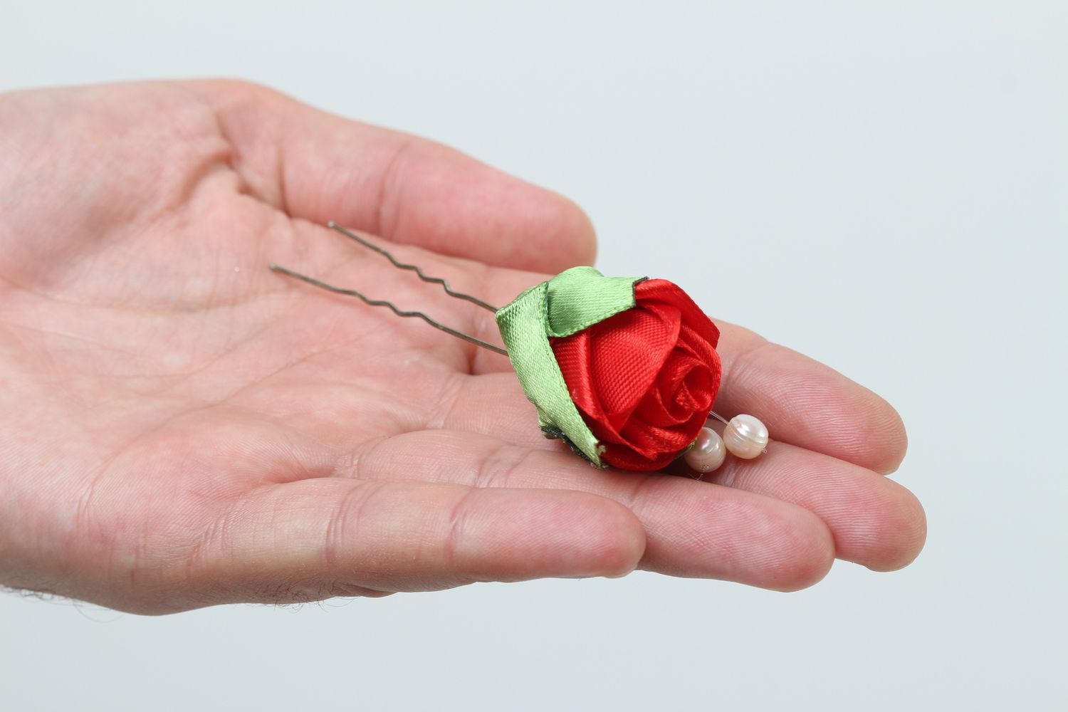 Rote Blume Haarnadel Haar Accessoire handgemachter Schmuck aus Atlas und Perlen  foto 5