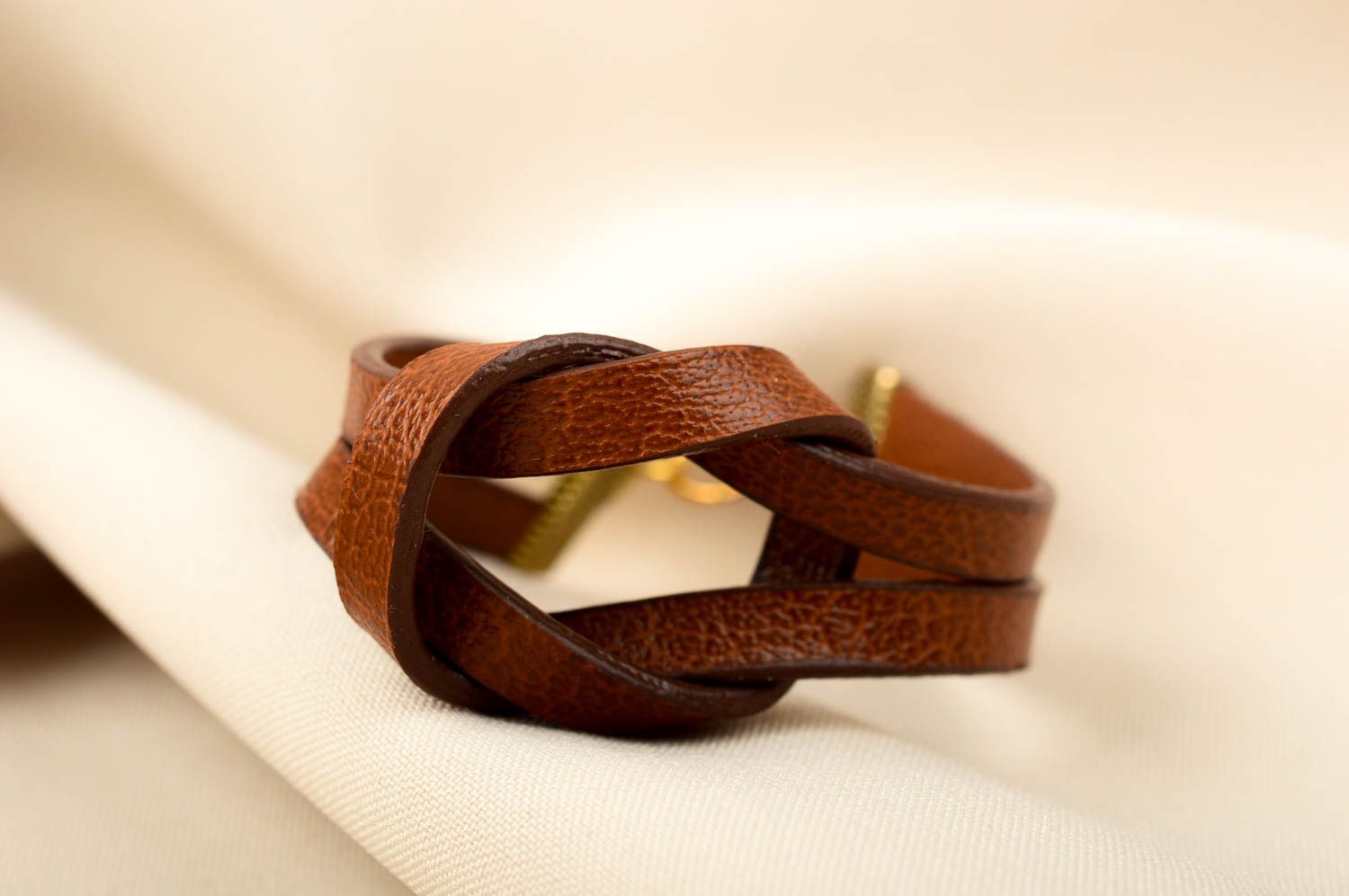 Bracelet cuir marron Bijou fait main élégant sobre Accessoire pour femme photo 1