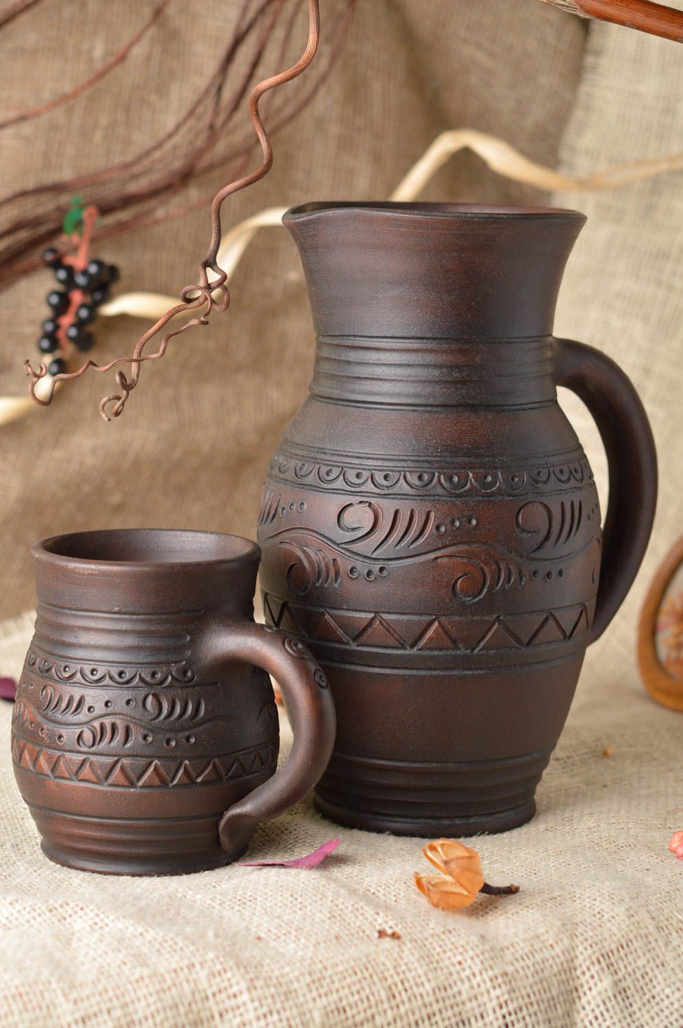 Глиняный кувшин для воды 2.2 л и чашка набор из 2 штук коричневый ручной работы фото 1