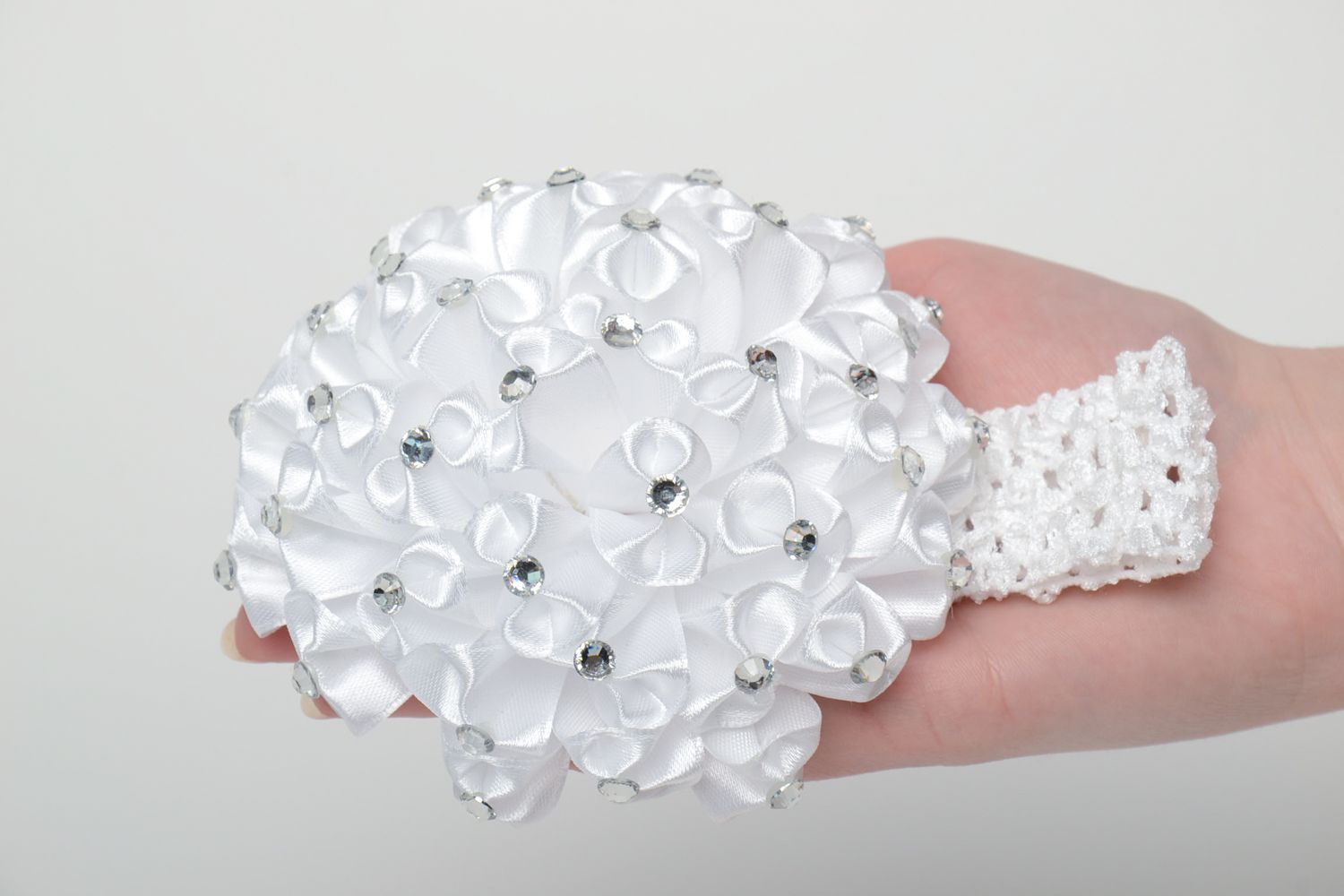 White headband with flowers photo 5