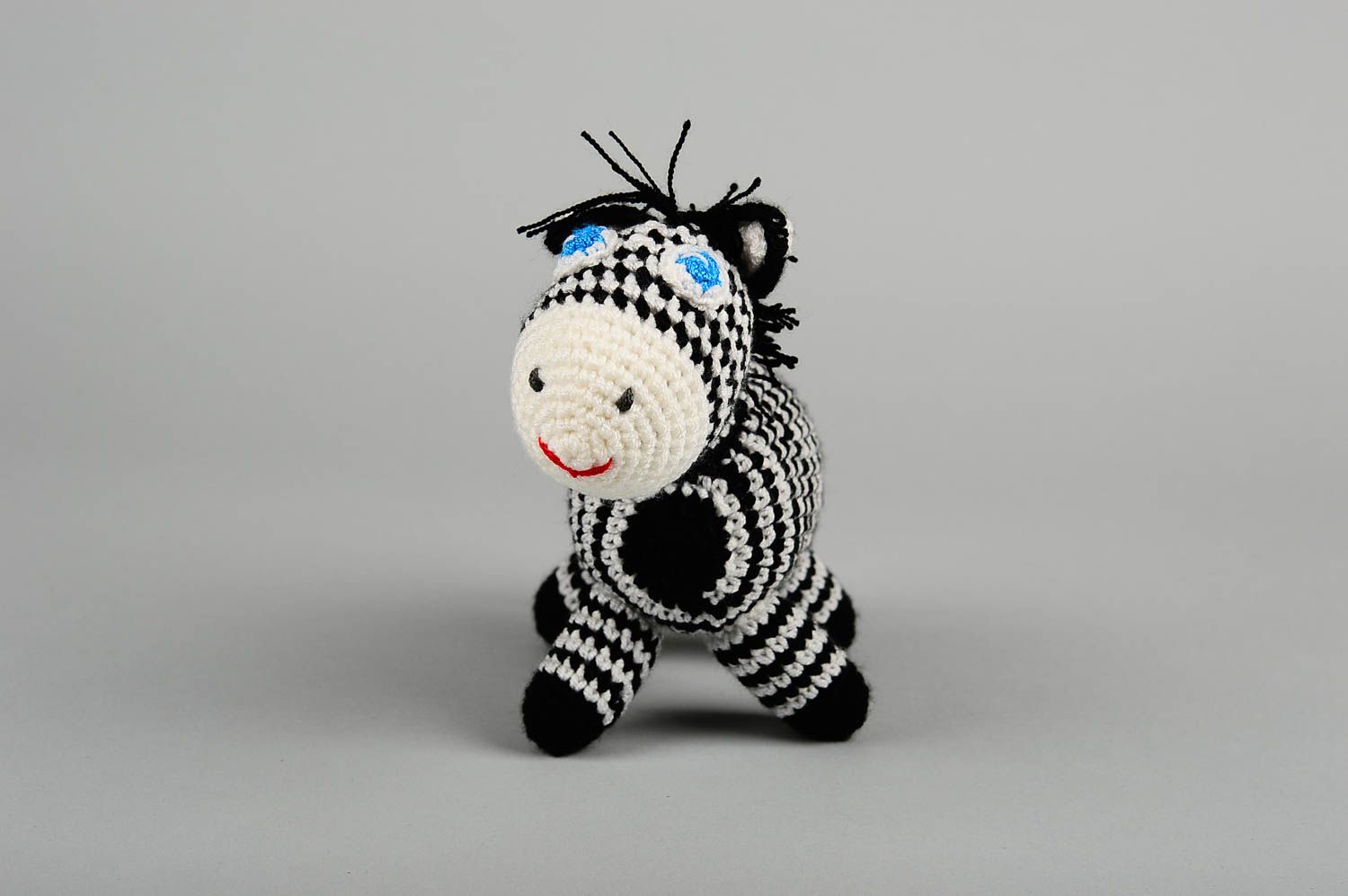 Jouet zèbre fait main Peluche tricot en fils de coton au crochet Déco chambre photo 1