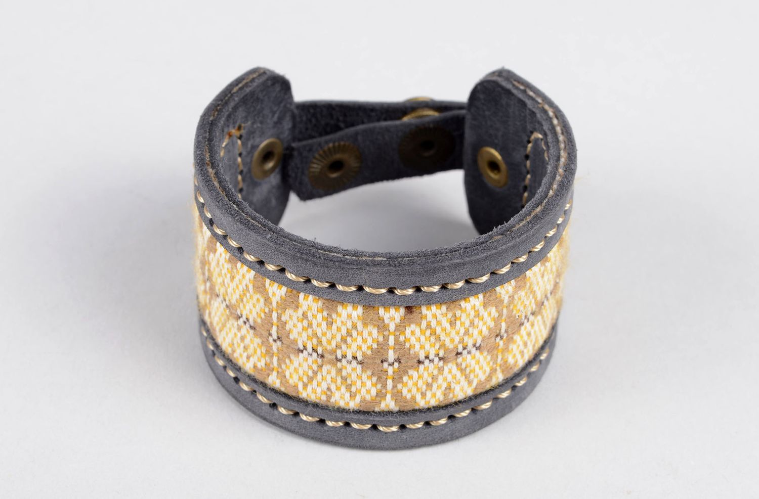 Bracelet large en cuir naturel Bijou fait main design Accessoire femme photo 1