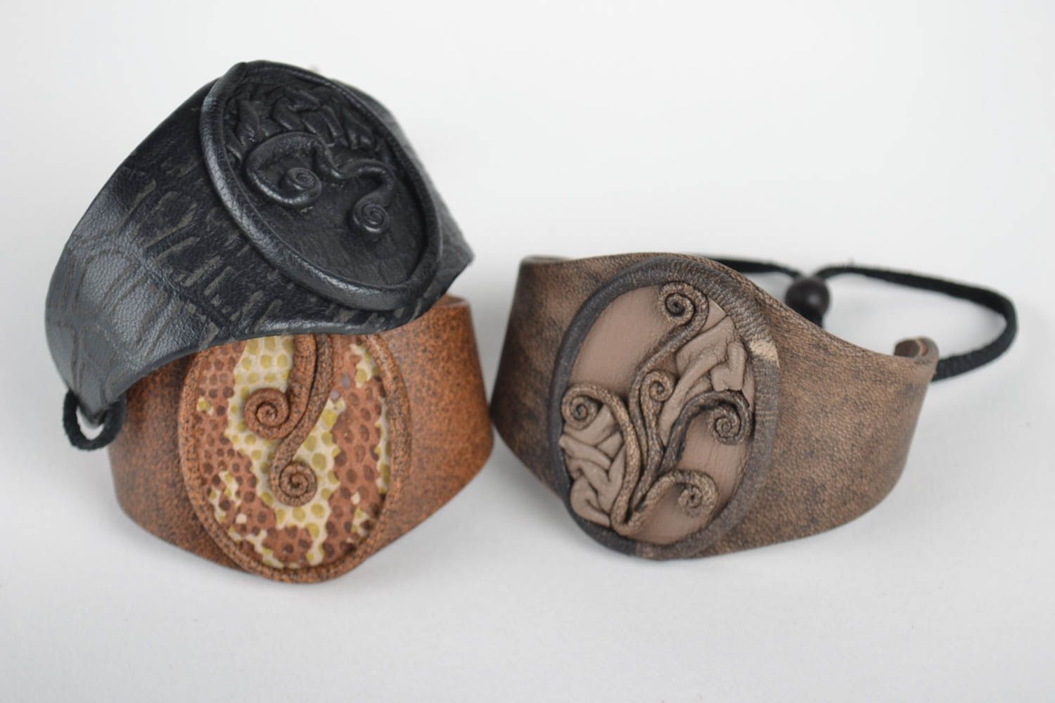 Pulseras de cuero artesanales anchas accesorios para mujeres regalos originales foto 3