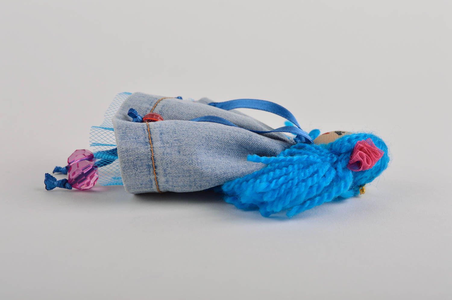 Broche poupée Bijou fantaisie fait main Accessoire femme en tulle jean et satin photo 4
