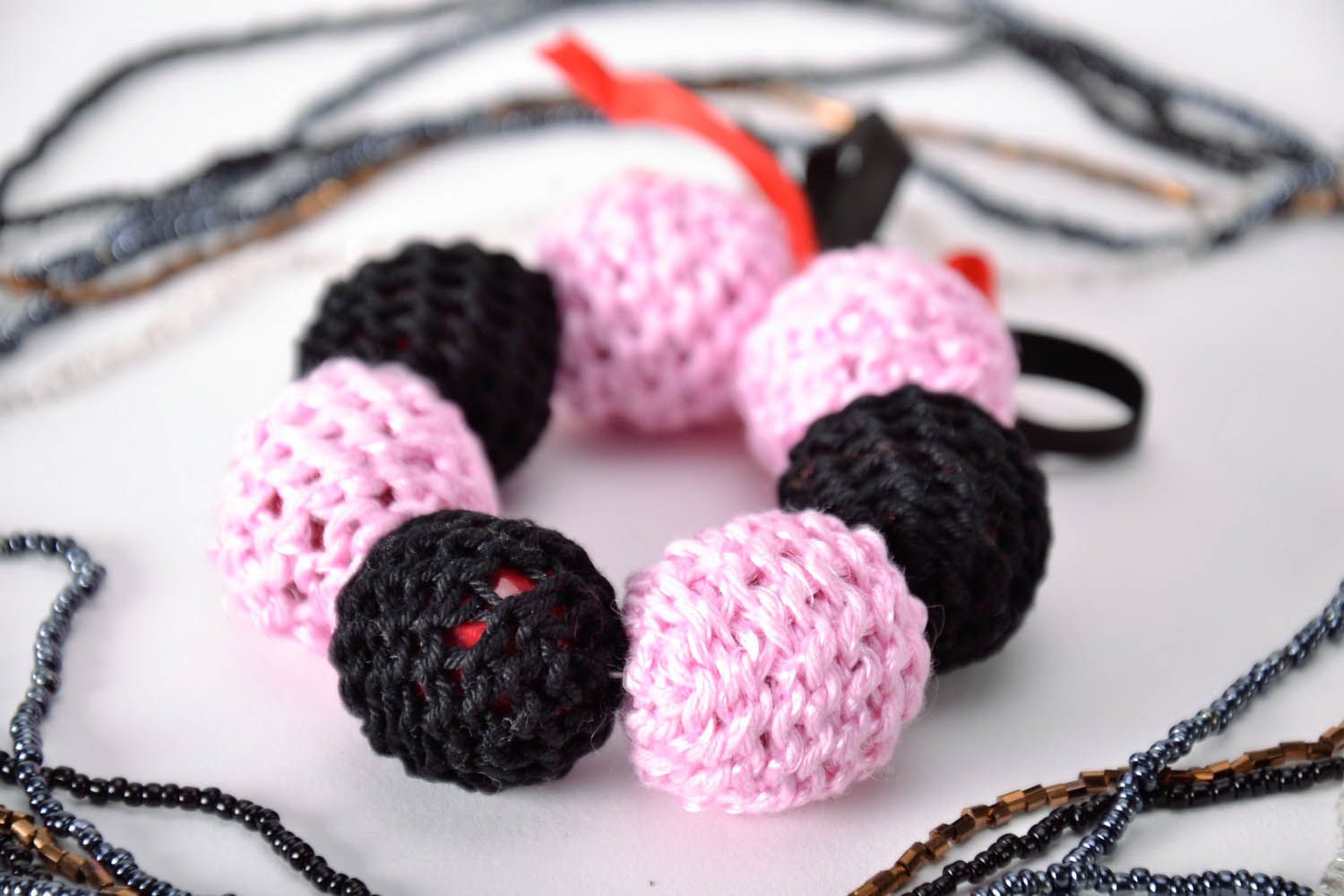 Crocheted round bracelet photo 1