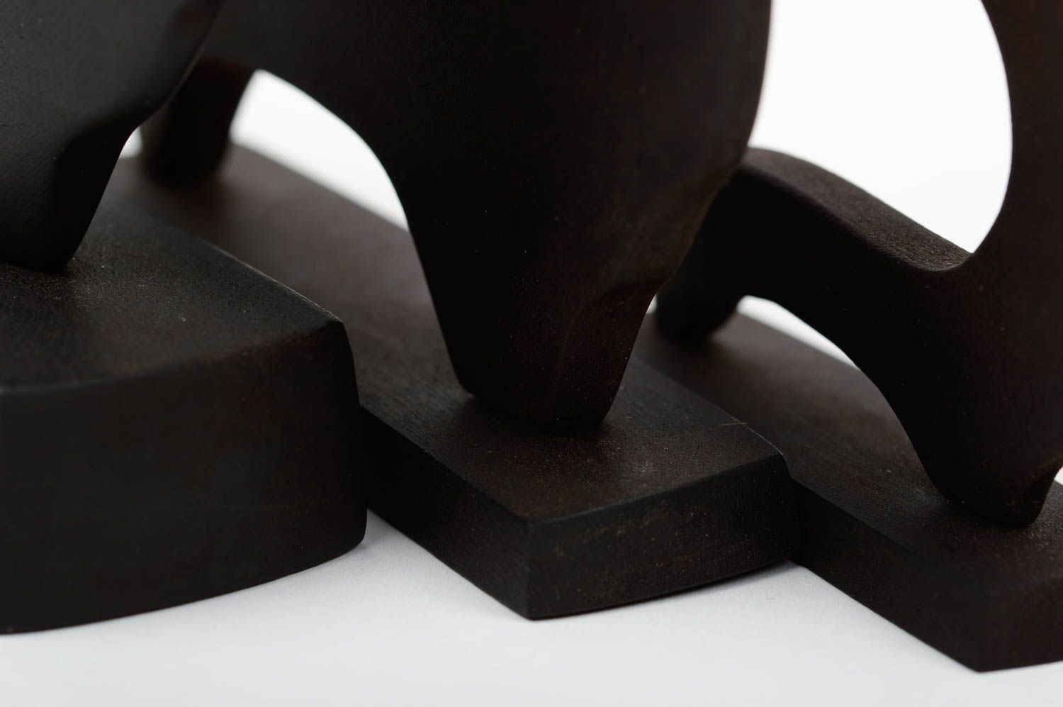 Комплект статуэток из древесины ясеня ручной работы 3 шт черные Антилопы фото 3