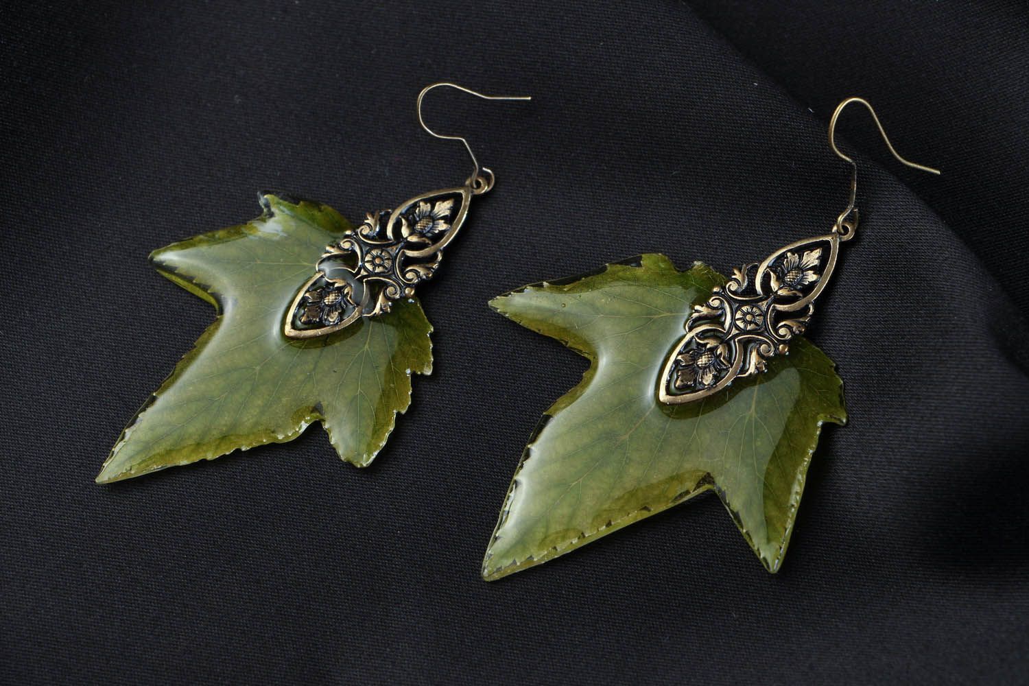 Earrings with currant leaves in epoxy resin photo 1