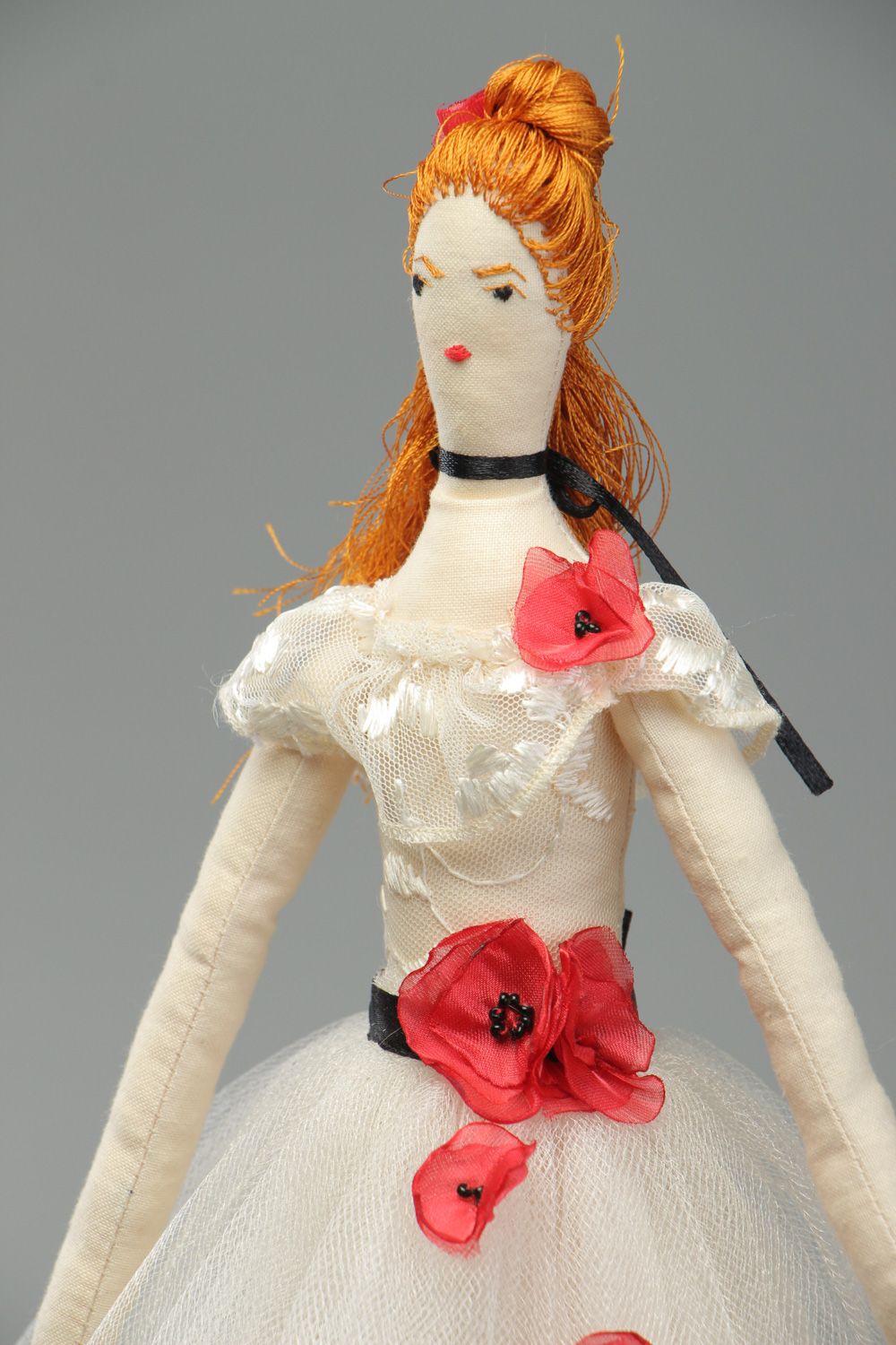 Künstlerische handmade Puppe aus Textil Ballerina aus Leinen und Guipure Stoff  foto 2
