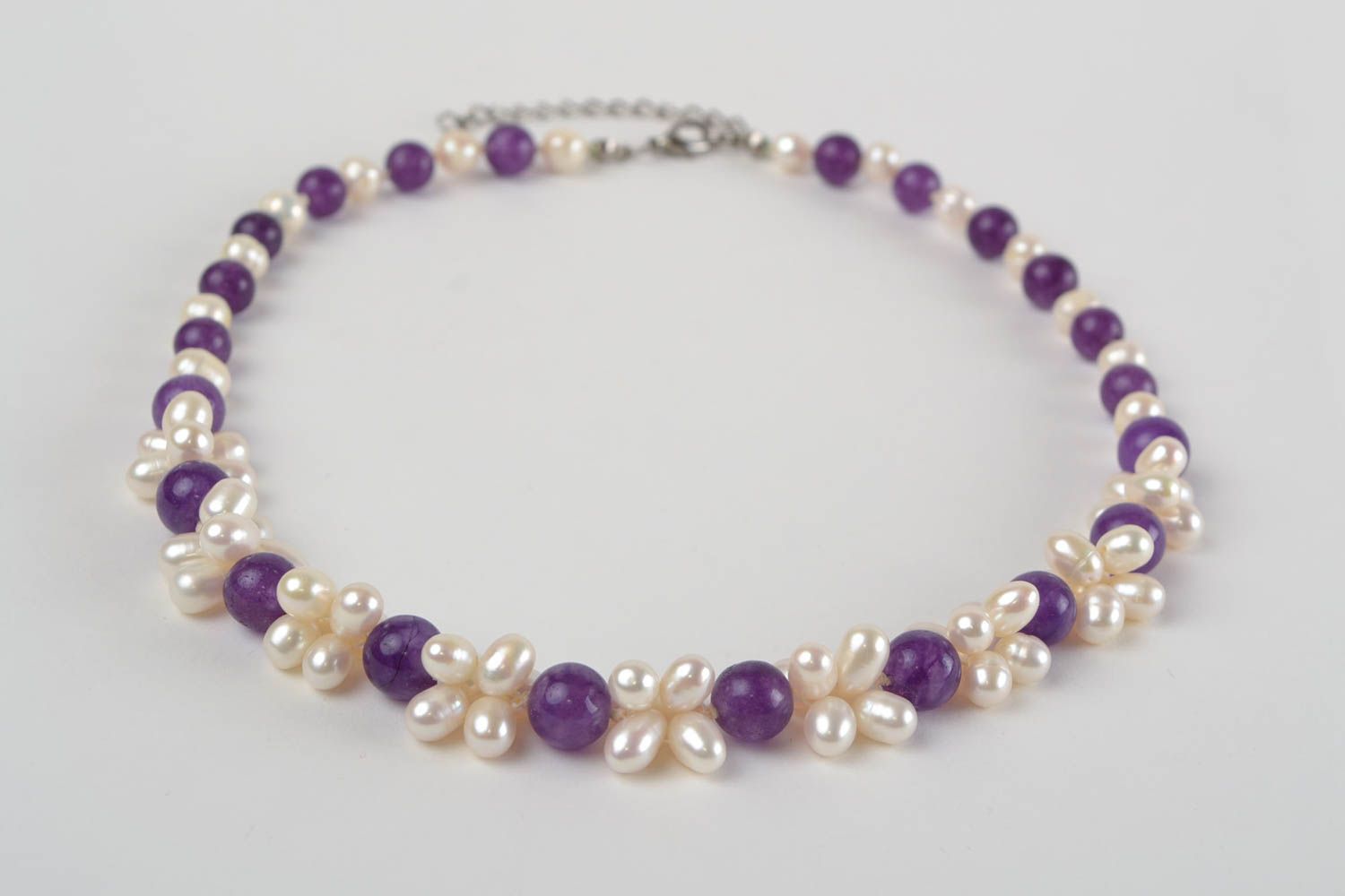 Handmade female beautiful white and lilac necklace made of natural beads photo 4
