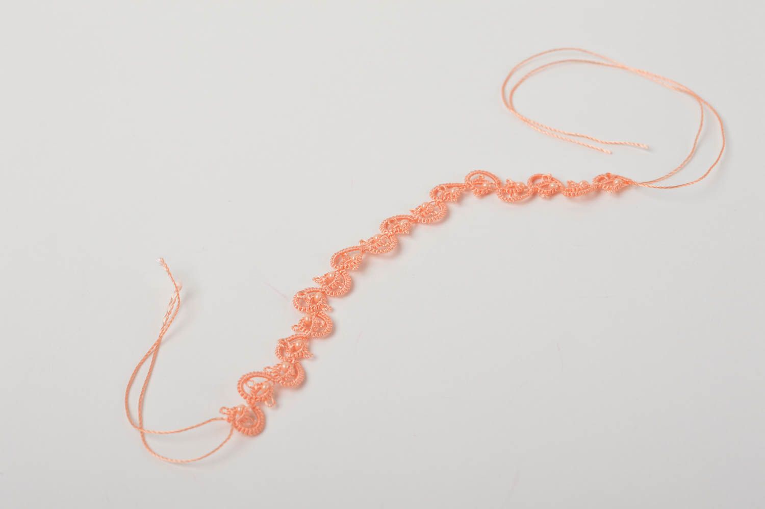 Bracelet textile Bijou fait main ajouré frivolité Accessoire fille amulette photo 3