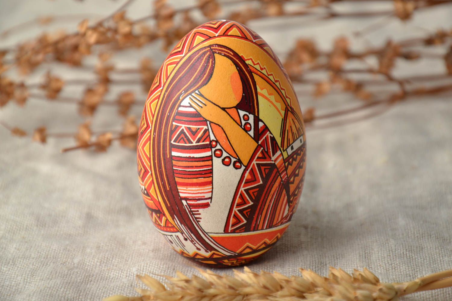 Расписное пасхальное яйцо декорированное анилиновыми красителями фото 1