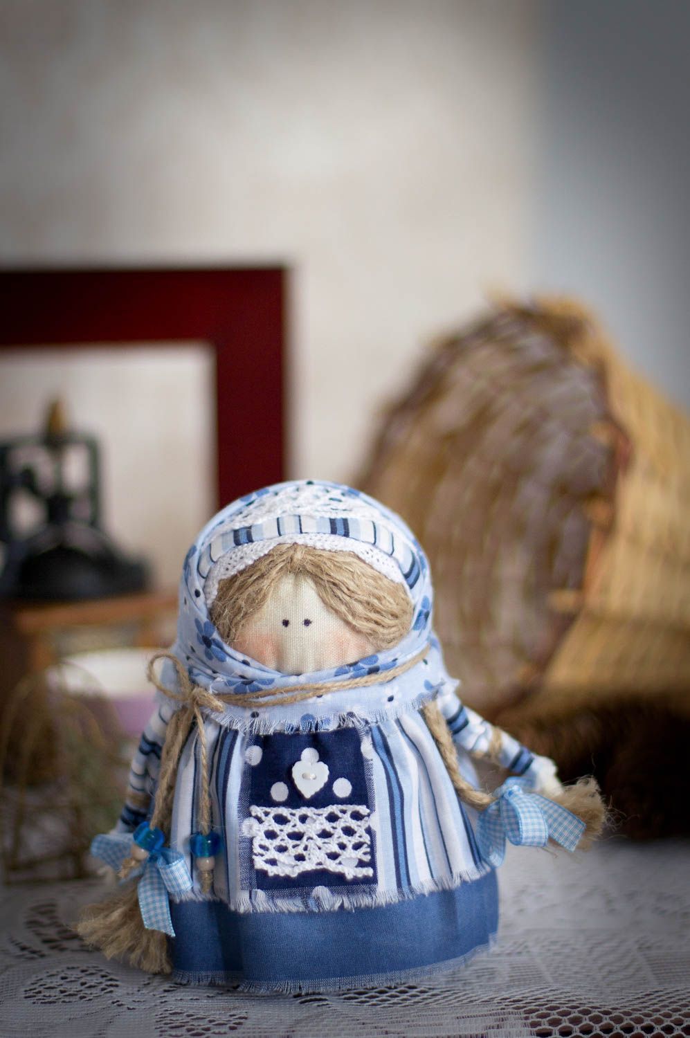 Künstlerische kleine ethnische Puppe aus Textil handmade Amulett für Zuhause foto 1