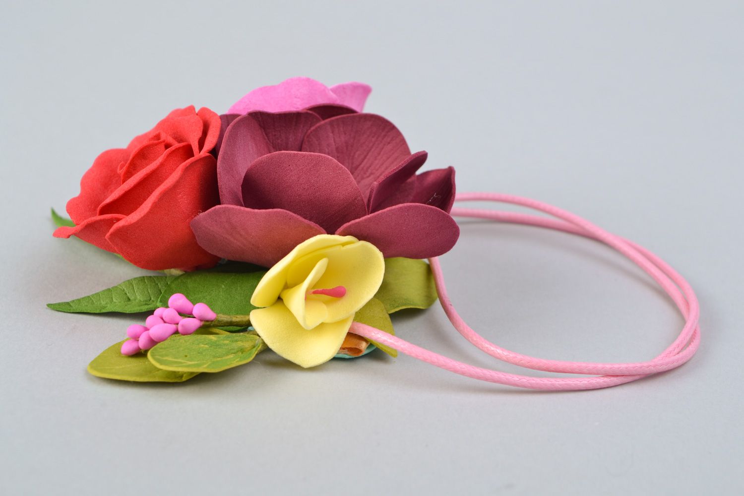 Collar artesanal de gamuza plástica con flores foto 3