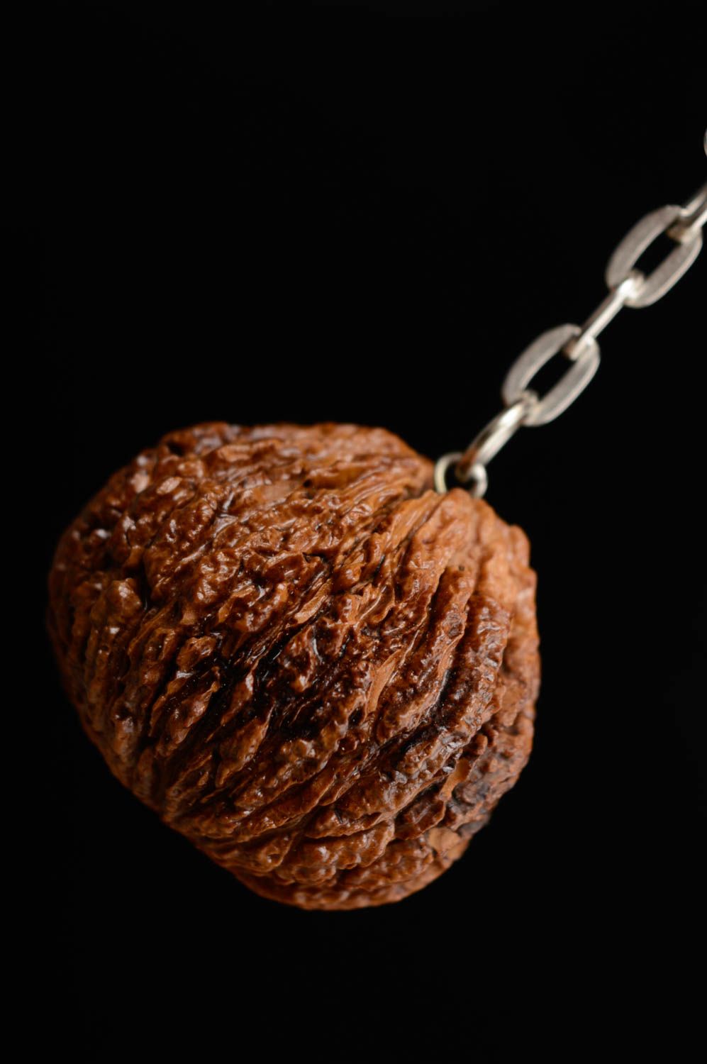 Брелок на ключи из маньчжурского ореха  фото 2