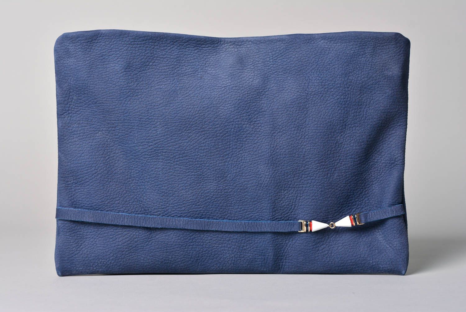 Sac pour ordinateur portable fait main bleu Accessoire en cuir pour femme photo 1