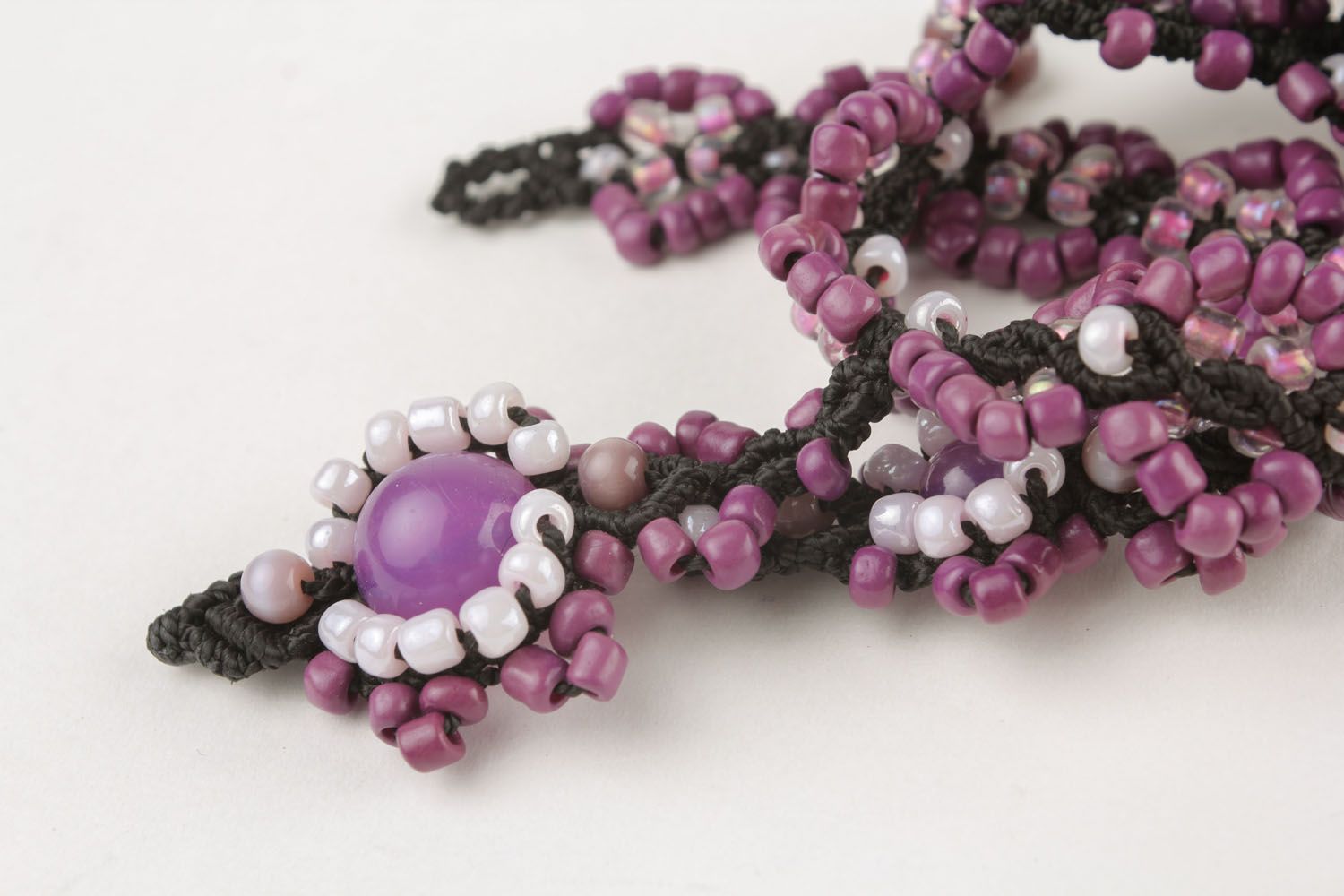 Плетеное ожерелье из бисера и ниток  фото 4