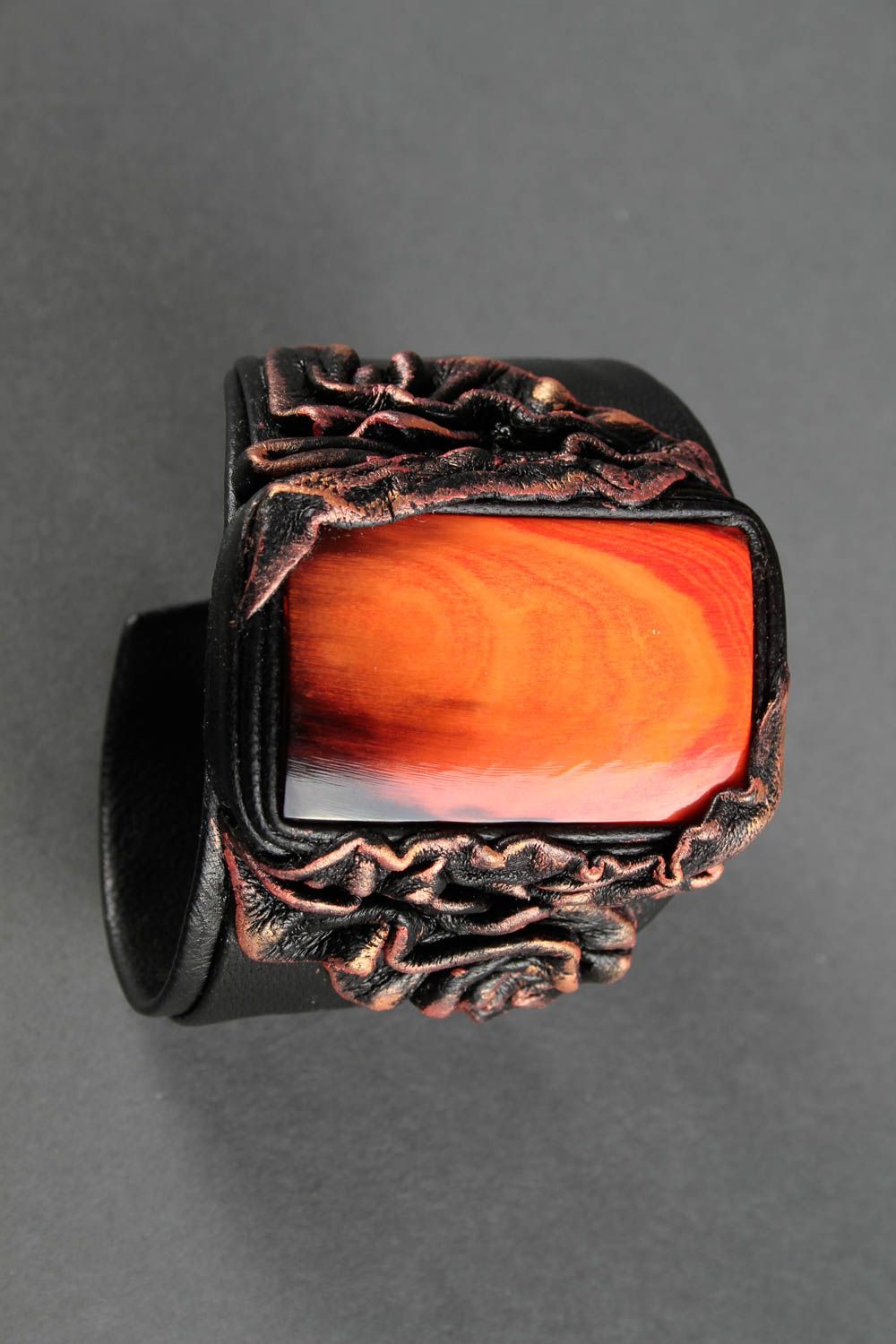 Браслет ручной работы браслет из кожи широкий украшение из рога оранжевое фото 3