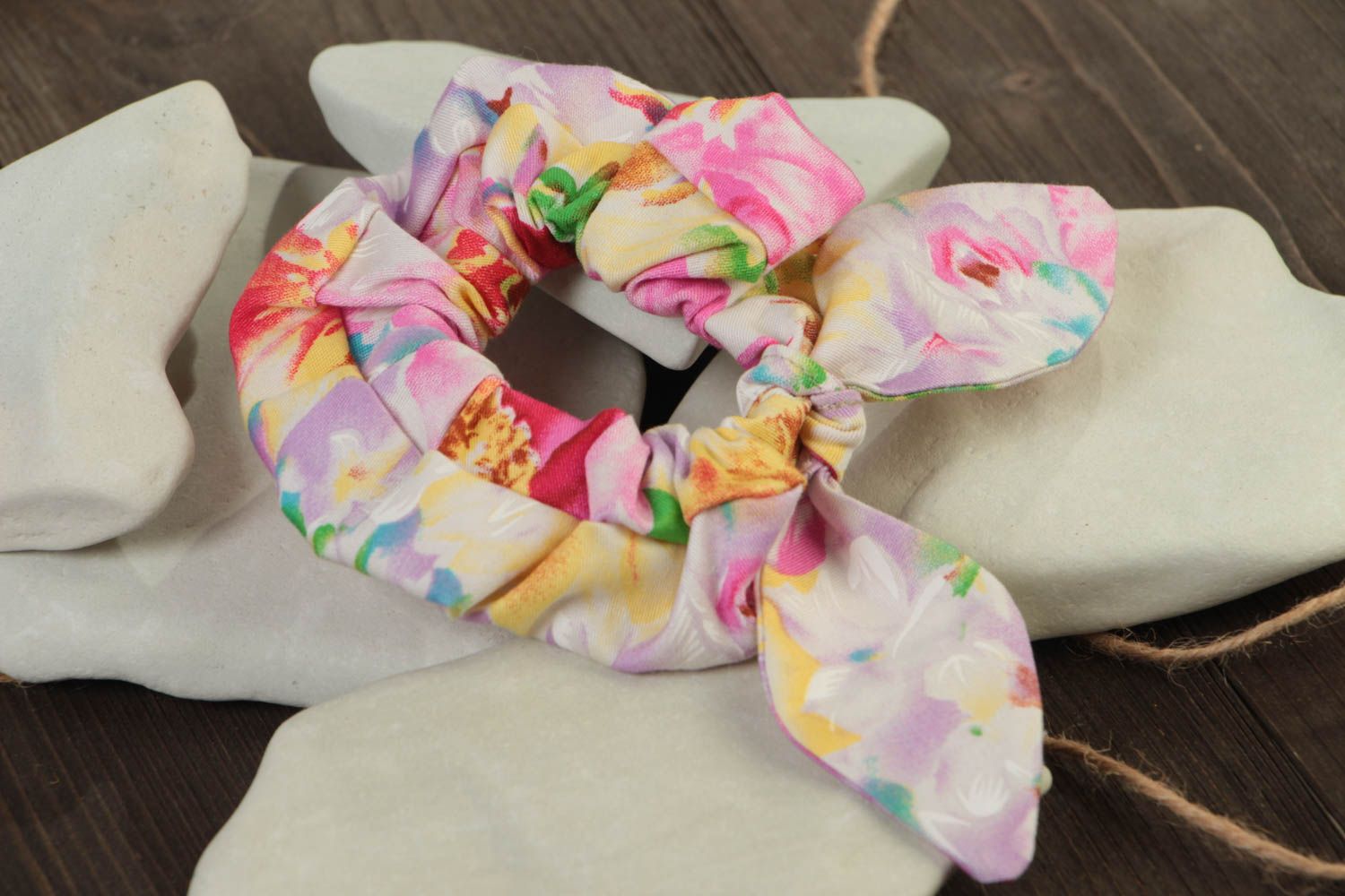 Handmade decorative cotton fabric hair band with dolly bow with floral pattern photo 1
