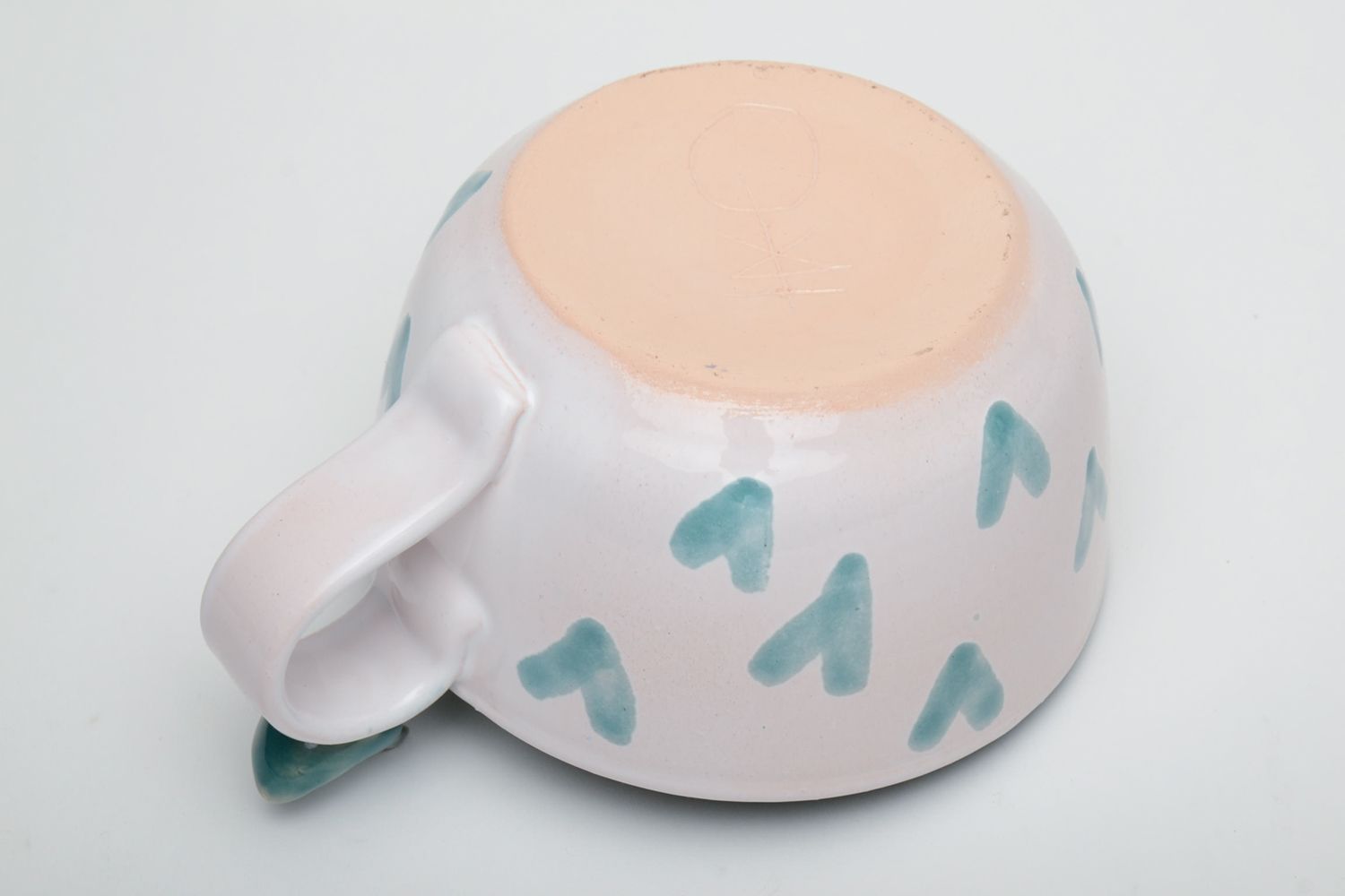 Глиняная чашка расписанная эмалью и глазурью с птичкой фото 4