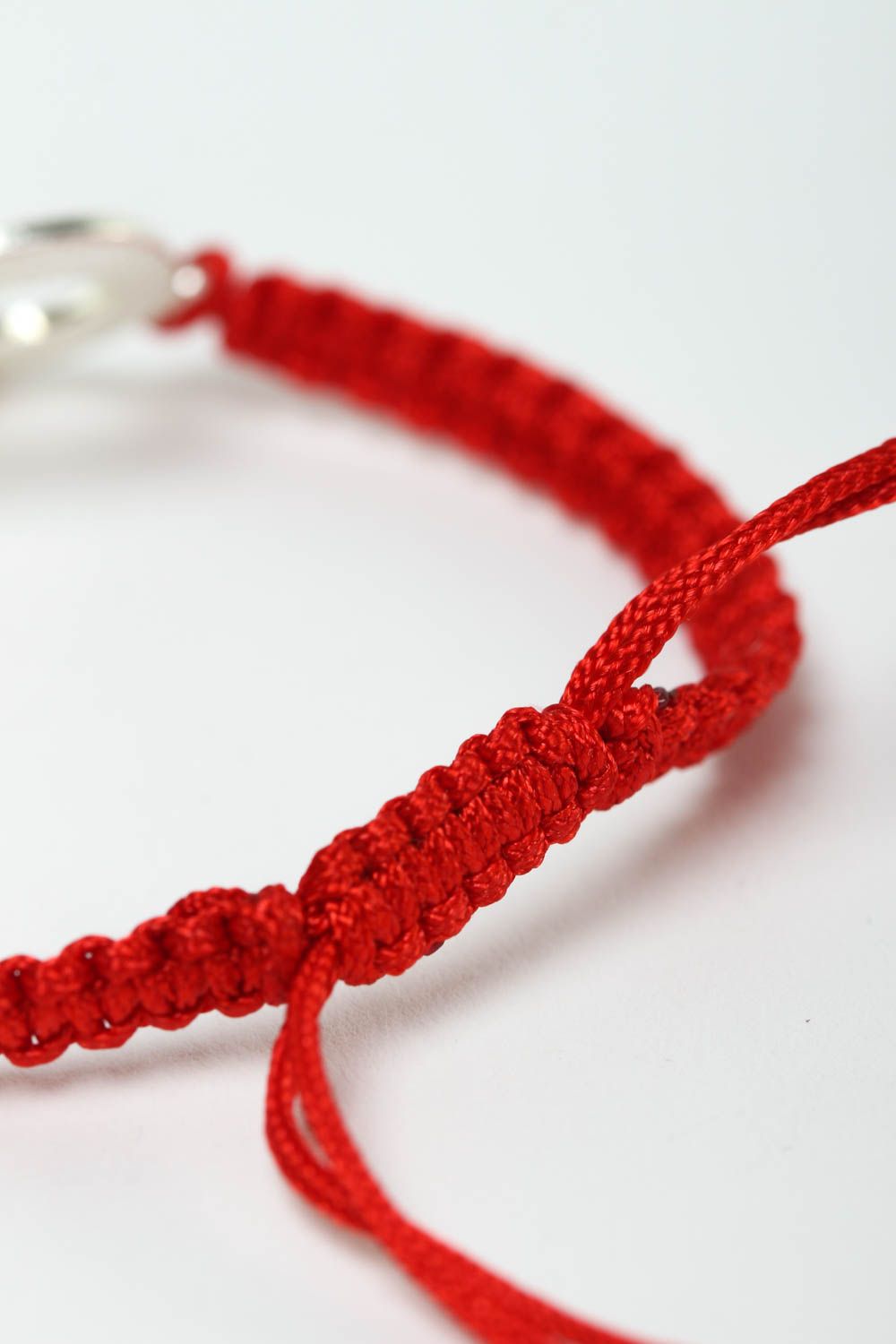 Bracelet en fils Bijou fait main infini design fin rouge Accessoire femme photo 4