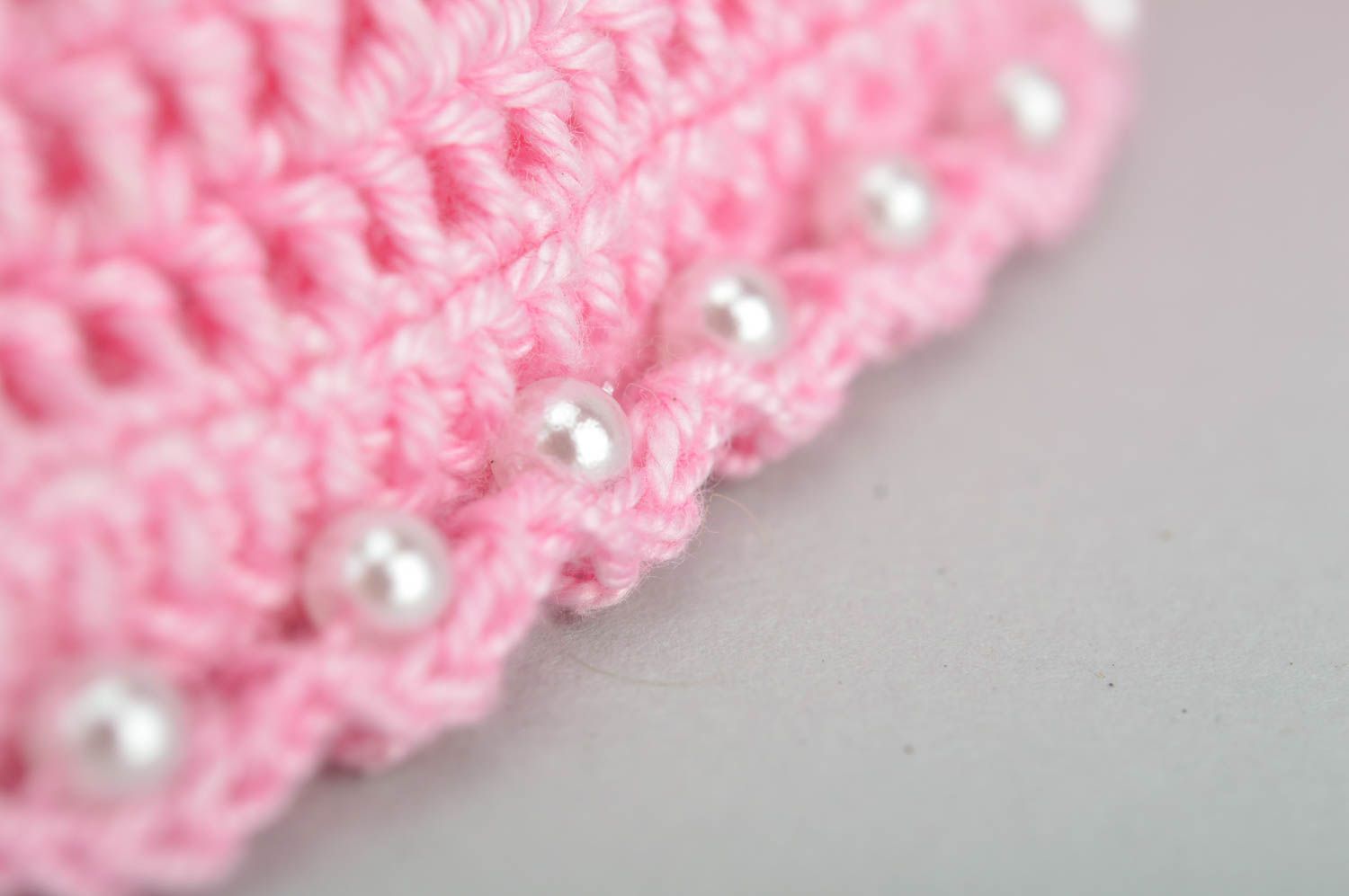 Chaussons de bébé tricotés roses en acrylique au crochet pour fille faits main photo 4