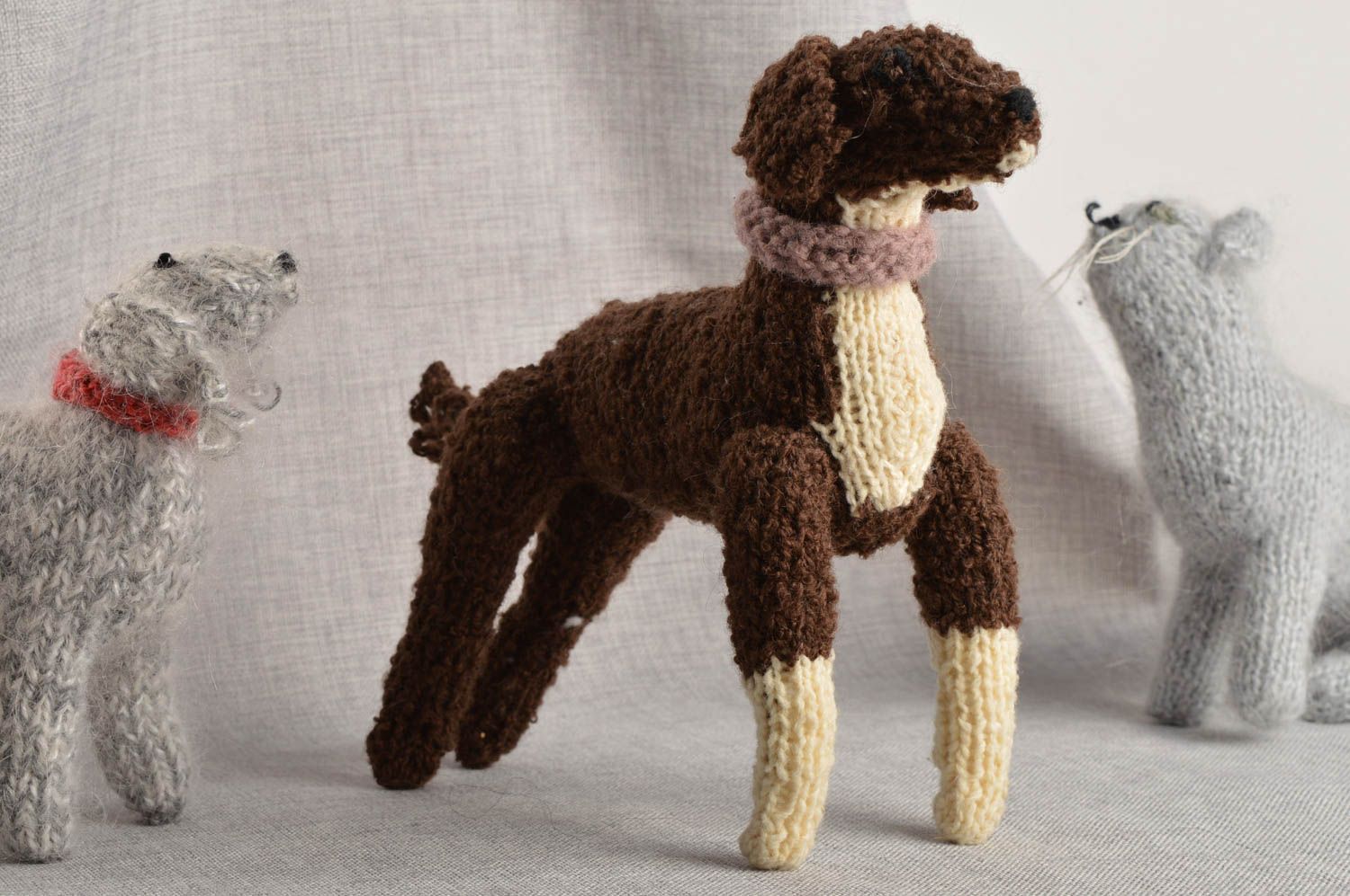 Muñeco artesanal juguete tejido con carcasa decoración de hogar perrito marrón  foto 1