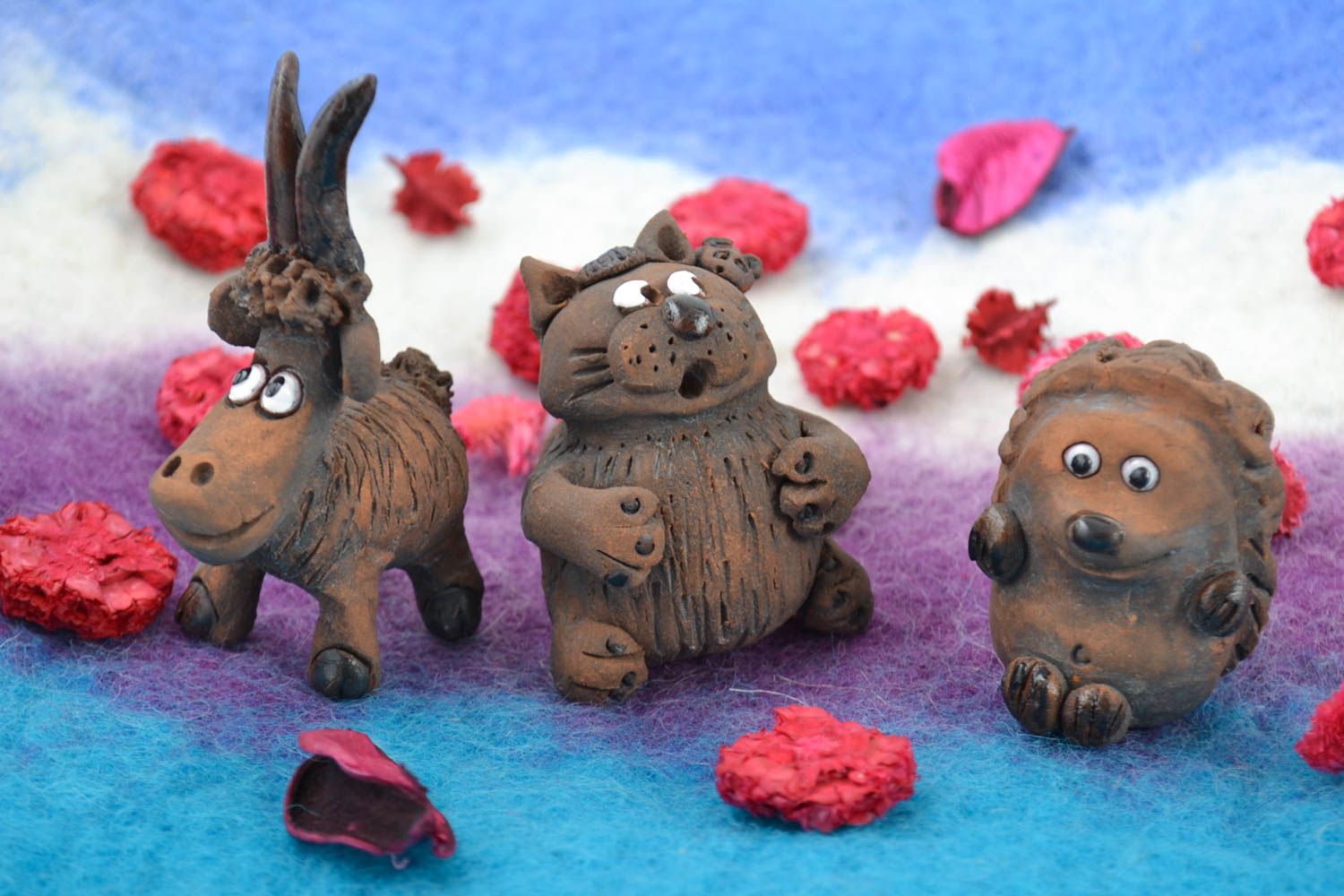 Petites figurines en céramique faites main brunes 3 pièces chat bouc hérisson photo 5