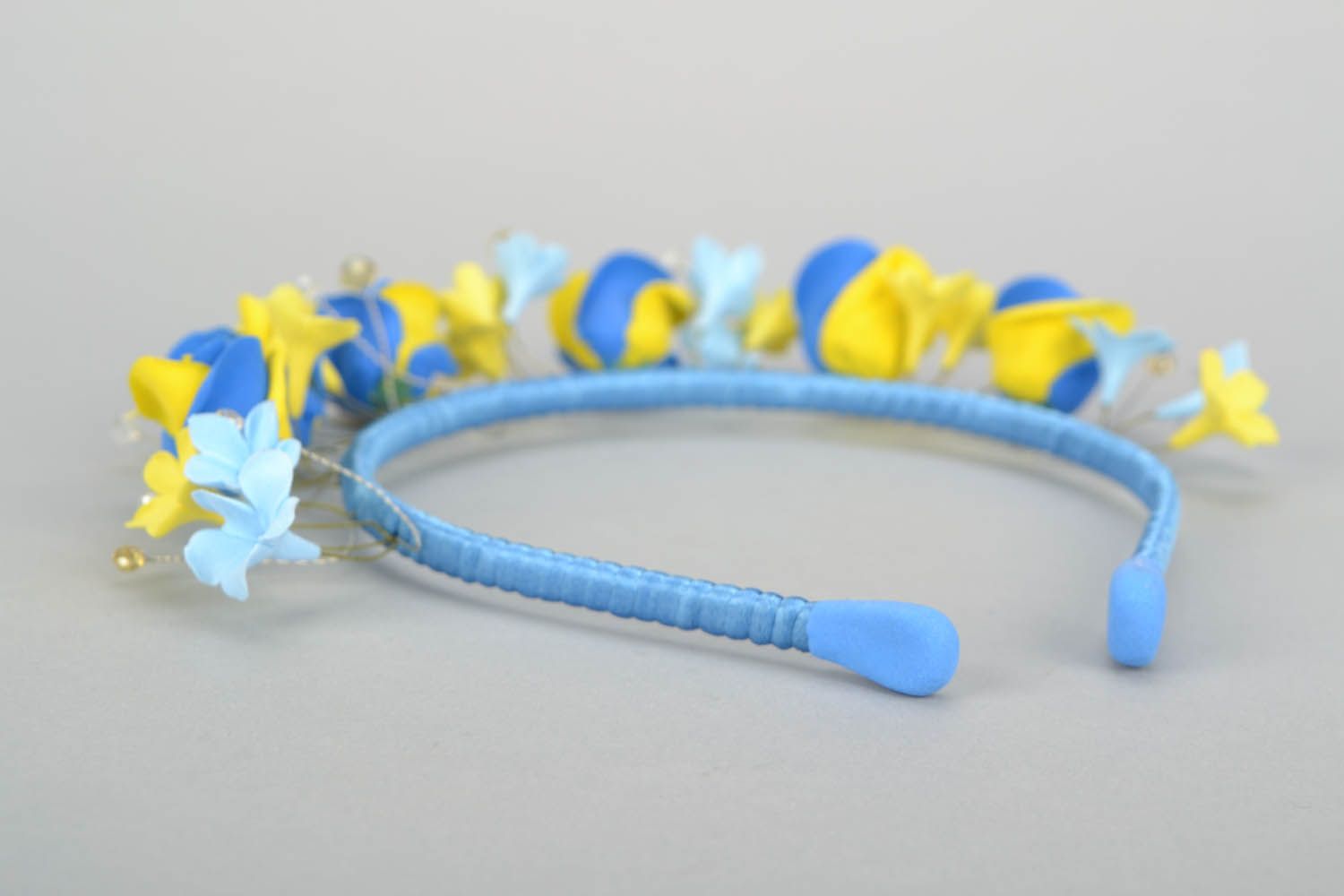 Grinalda para cabelo de flores em cores azul e amarela foto 5