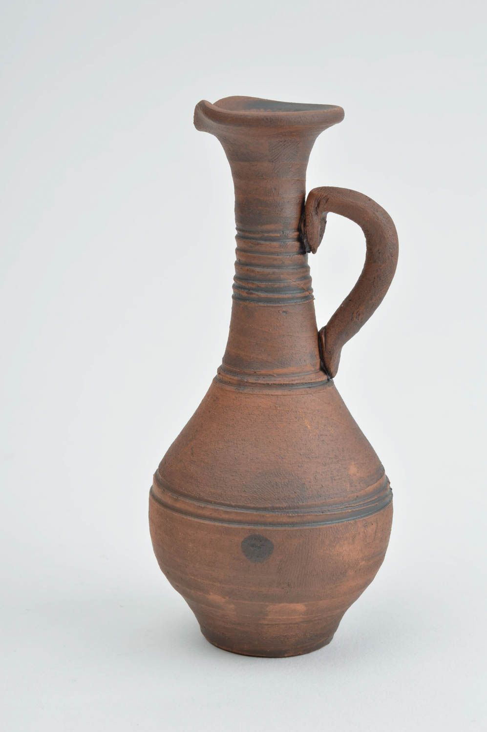 Jarra de cerámica artesanal accesorio de cocina elemento decorativo color marrón foto 2