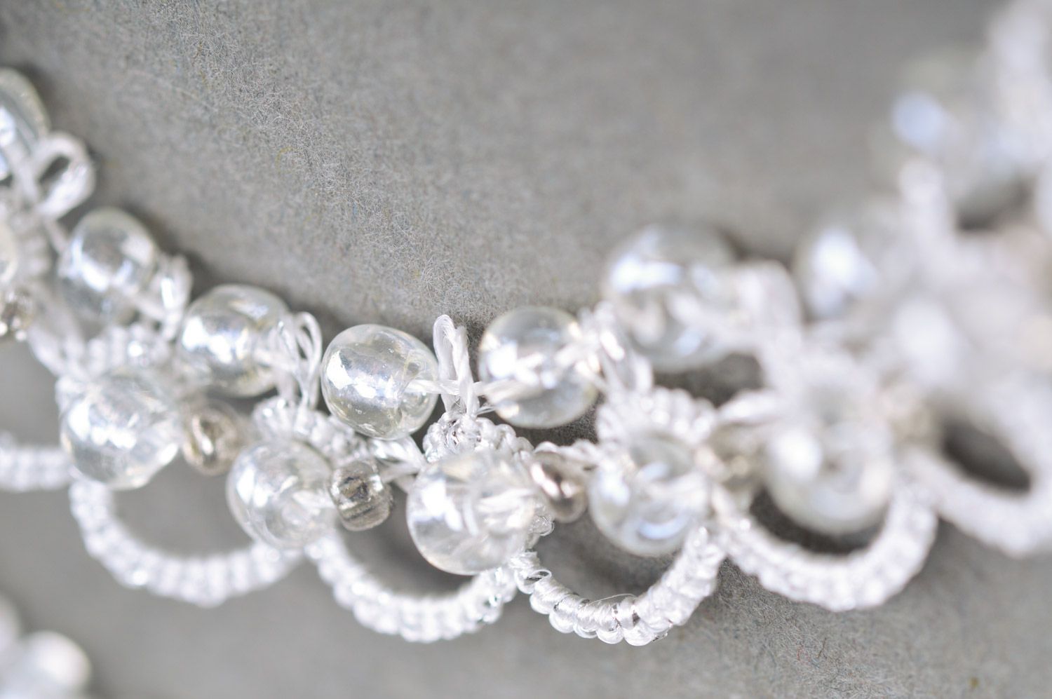 Collier blanc en perles de rocaille tchèques en frivolité fait main pour femme photo 5