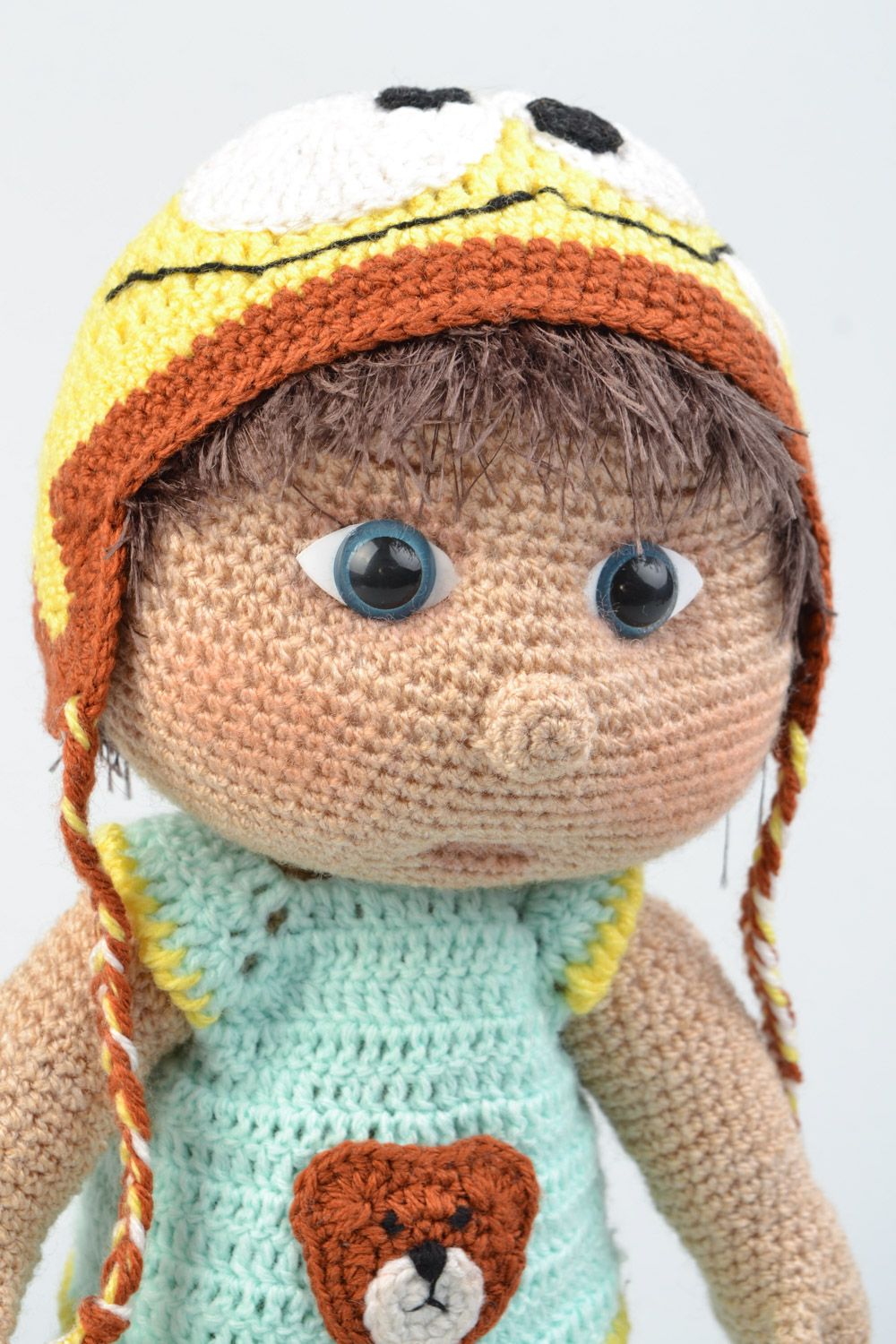 Schöne exklusive gehäkelte Puppe handmade Junge für Kinder und für Interieur  foto 4