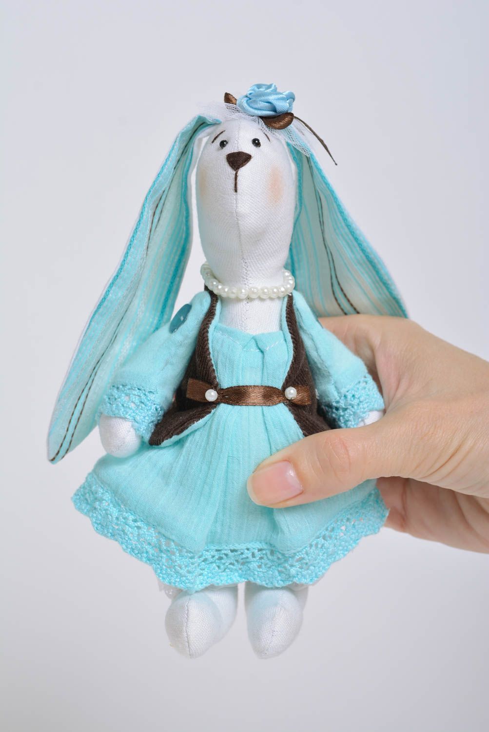 Muñeca de peluche hecha a mano original de tela para niños decorativa estilosa foto 5