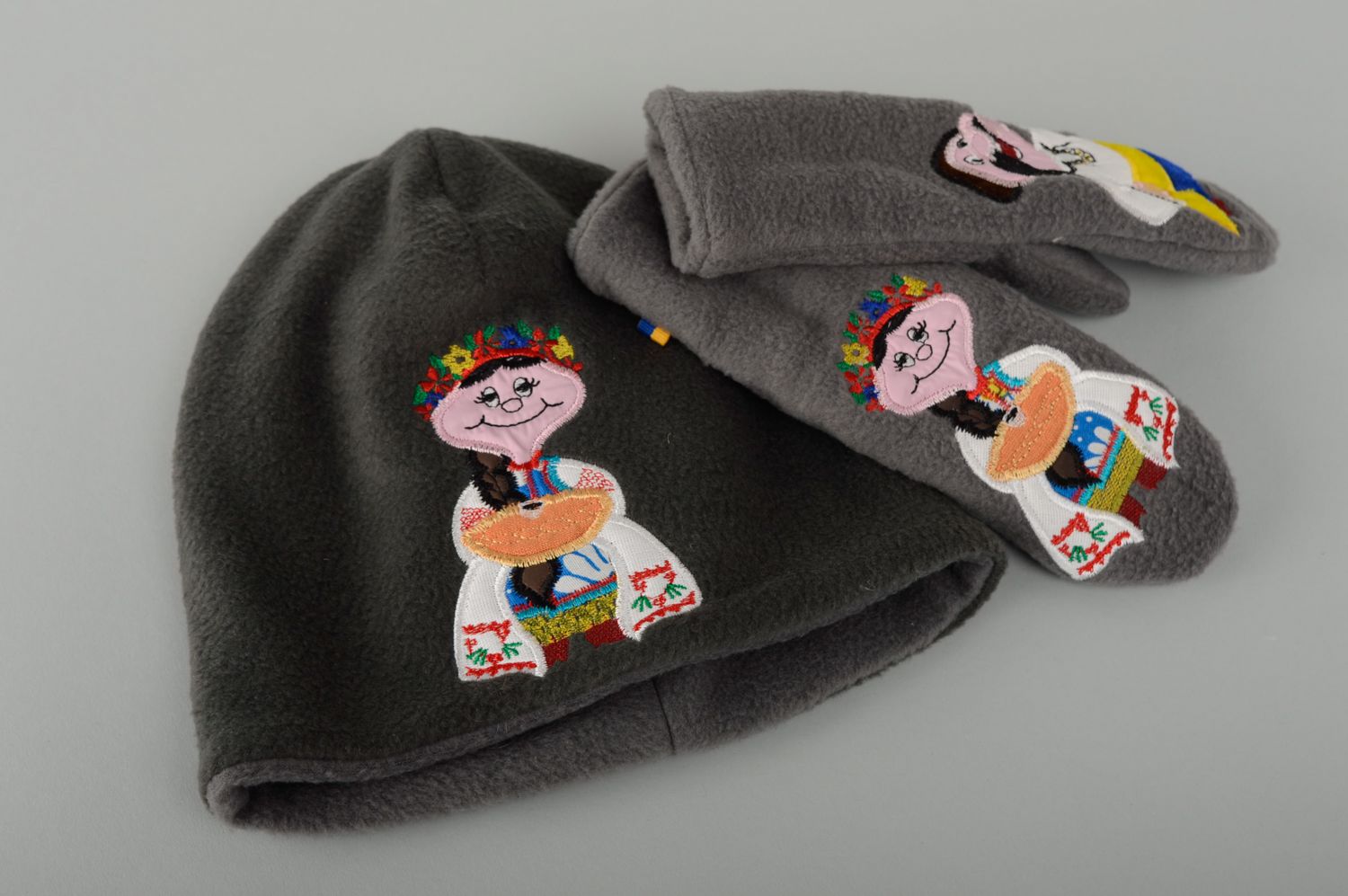 Children's fleece hat with drawing photo 5